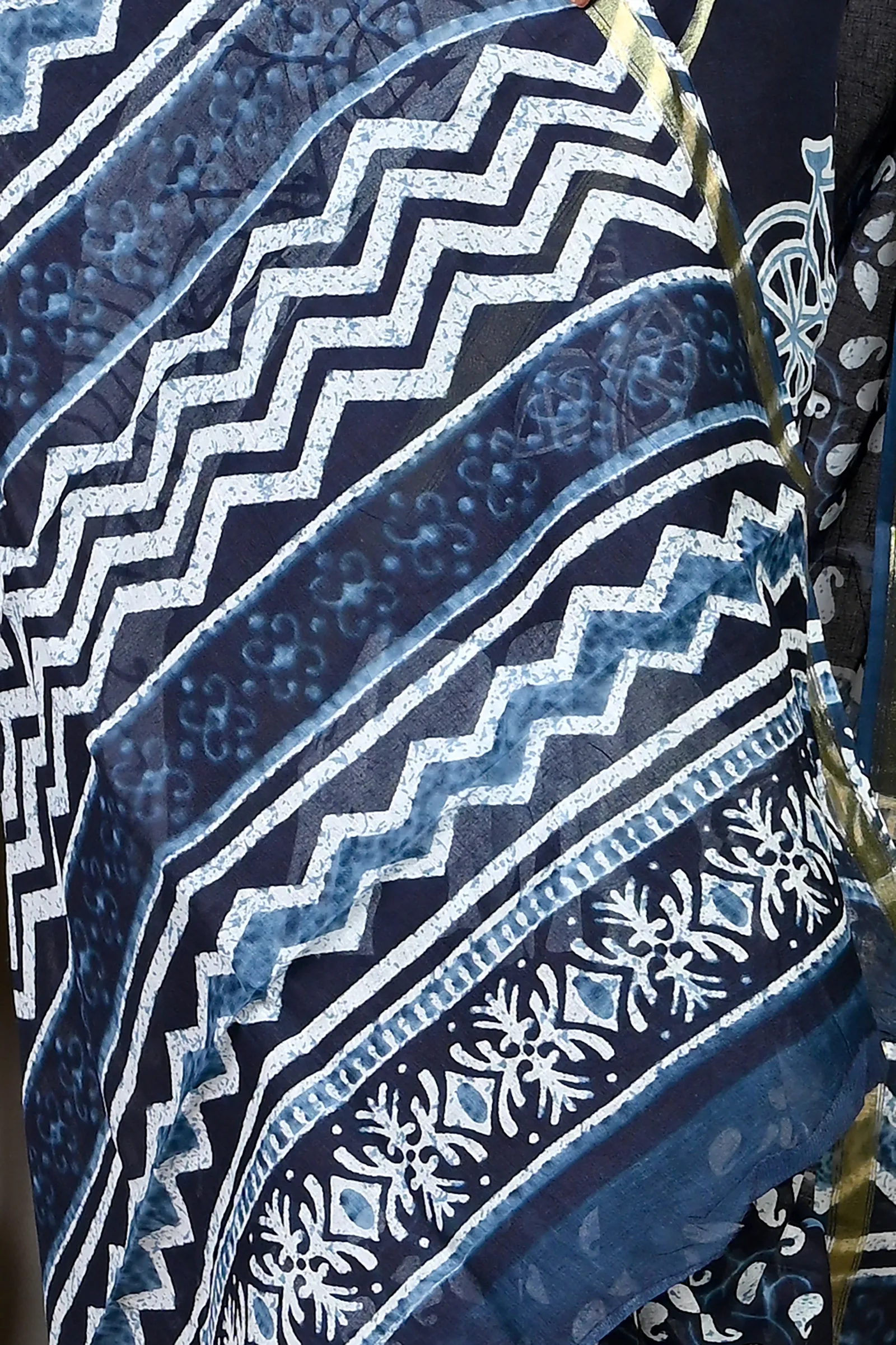 DipDiya Cotton Blue White Soumava Crafted by Artisans Printed Handloom Sarees