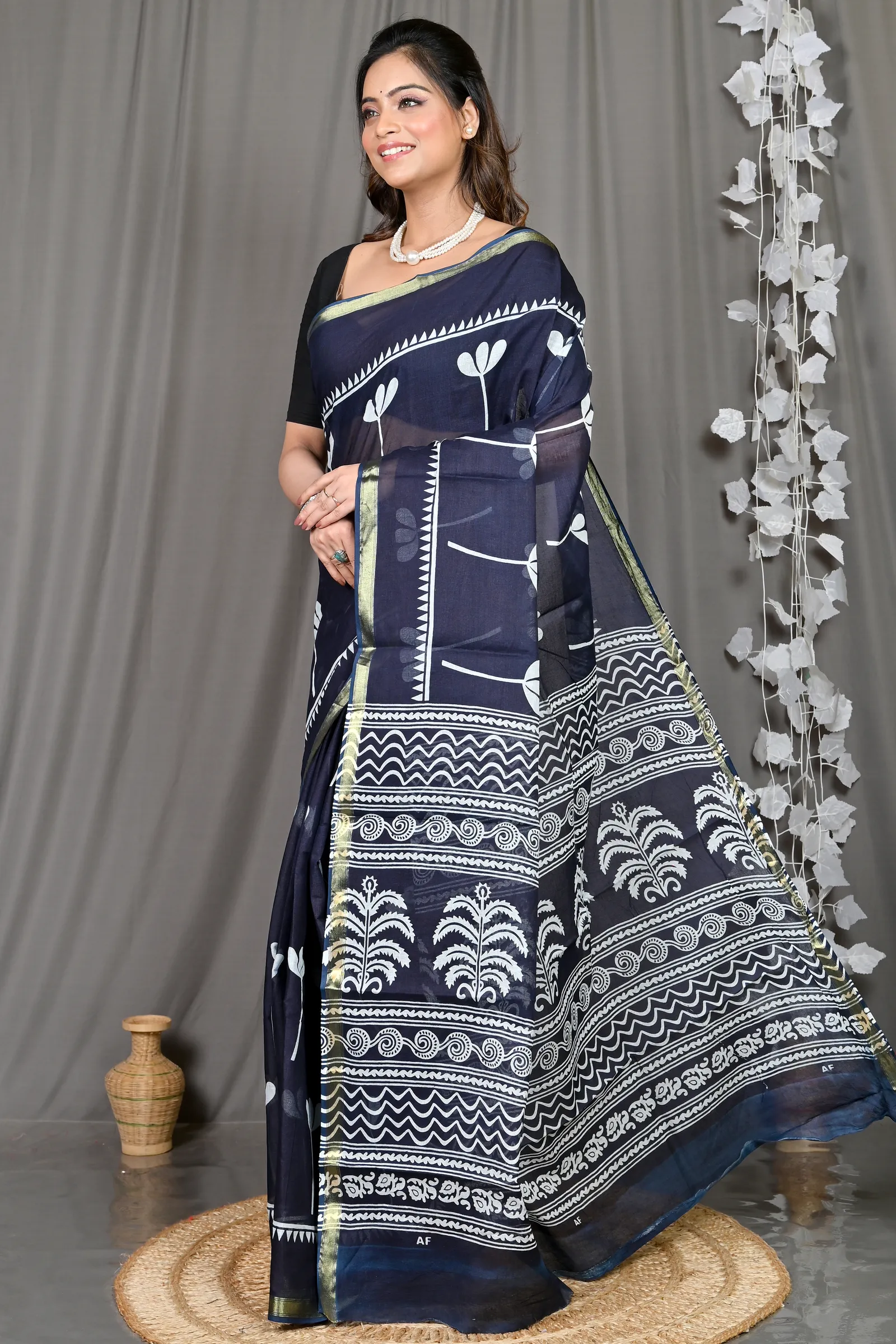 DipDiya Cotton Blue Whitre Soumava Classic Grace Printed Handloom Sarees
