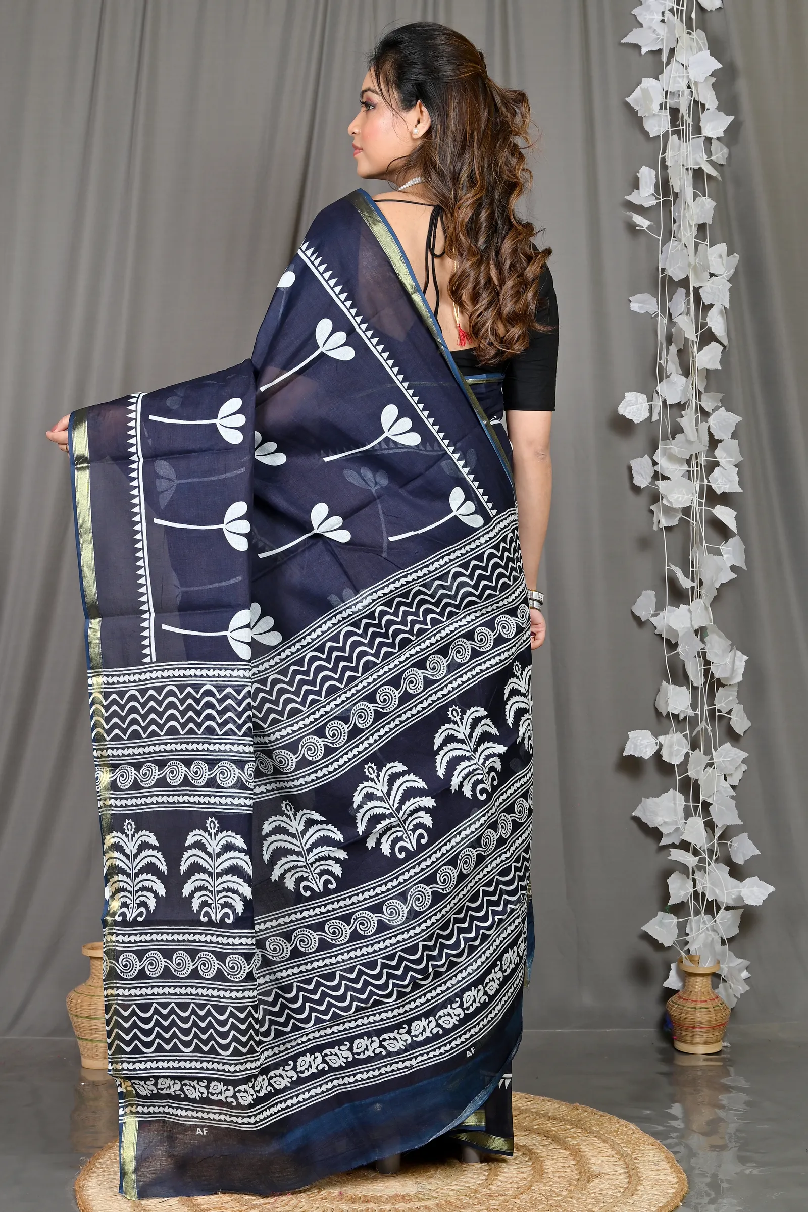 DipDiya Cotton Blue Whitre Soumava Classic Grace Printed Handloom Sarees