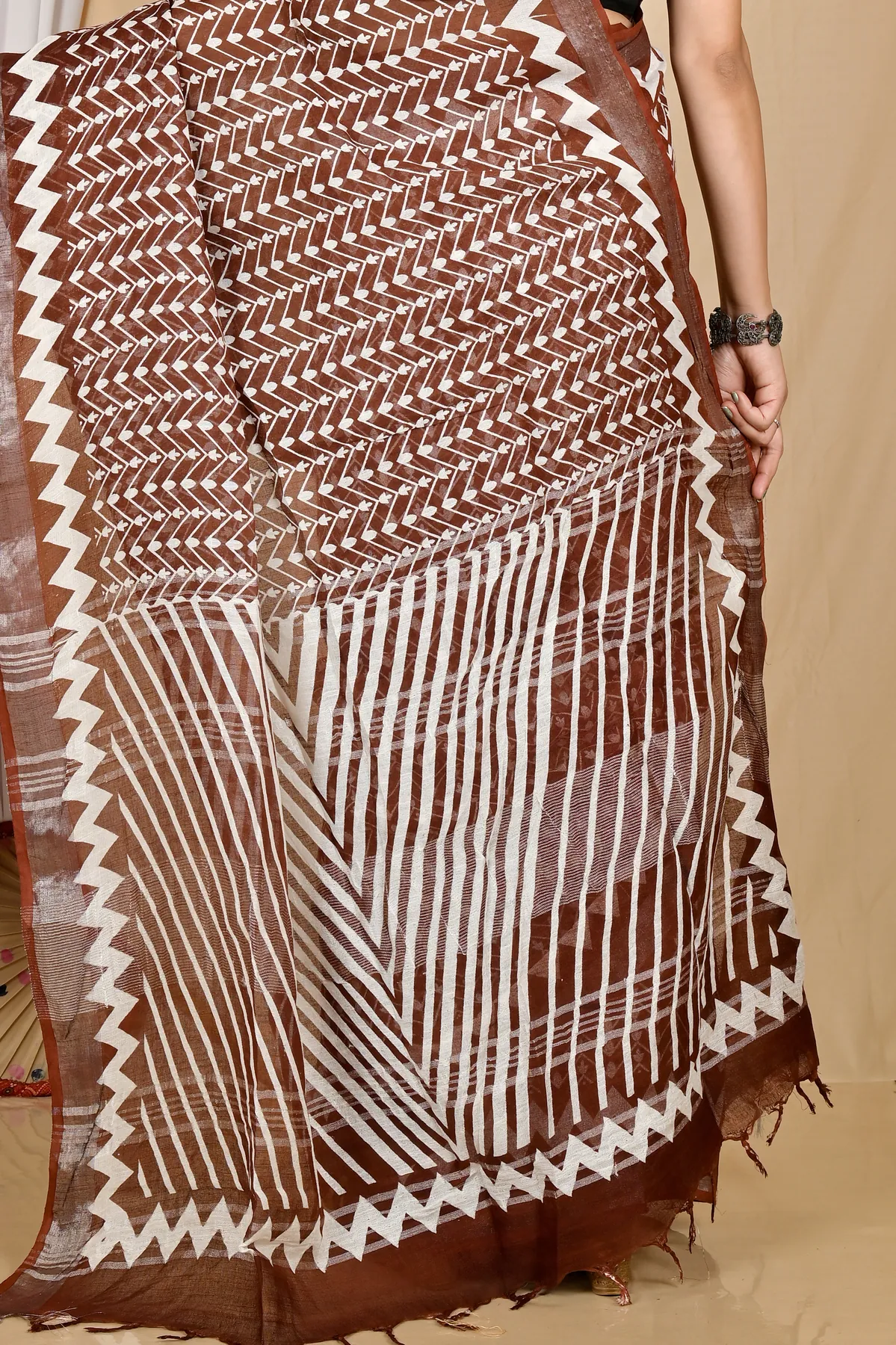 DipDiya Cotton Brown Sebai Classic Bengali Batik Print Sarees