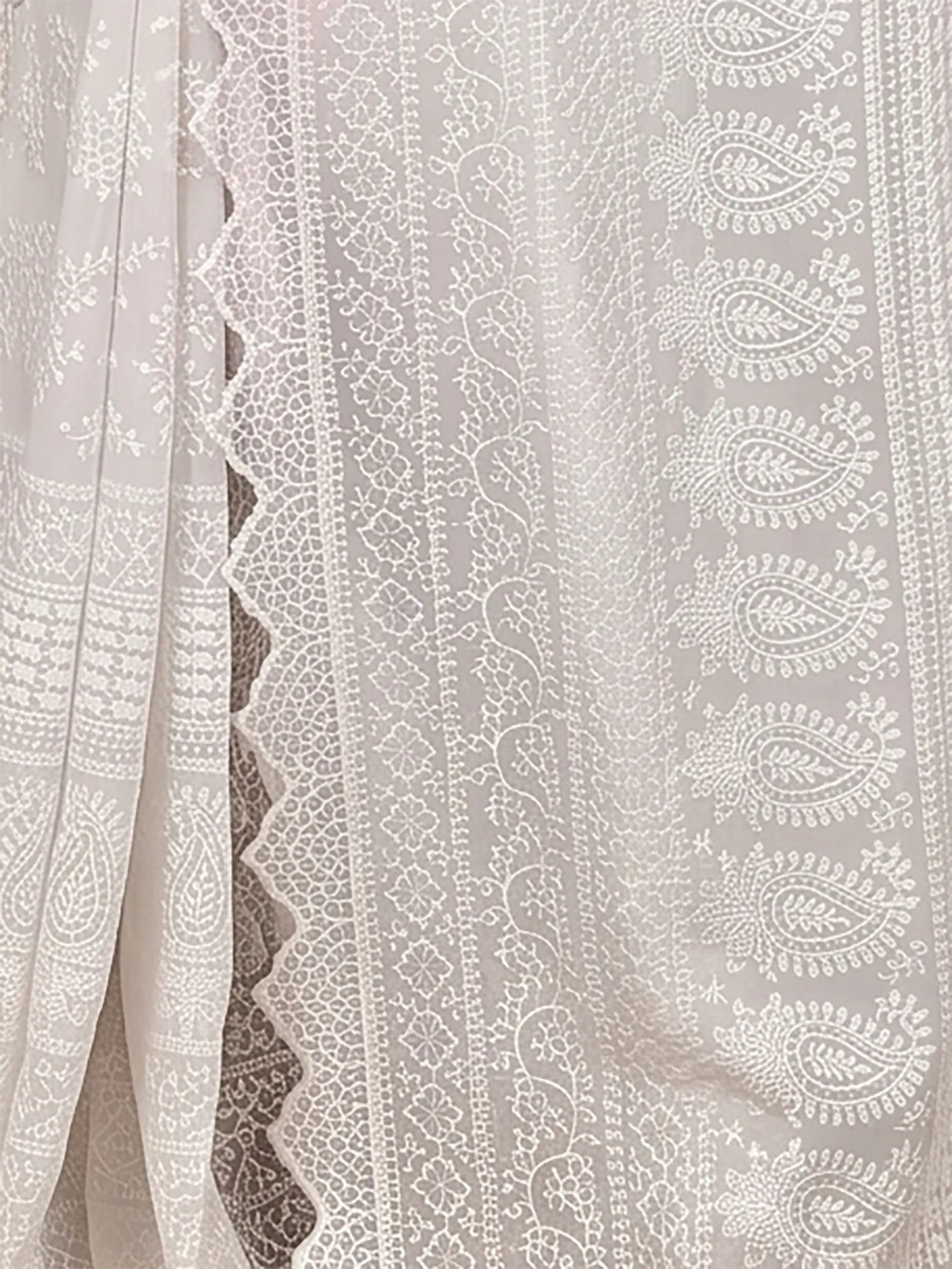DipDiya Cotton Chikankari  Traditional Bengali White Artisan Crafted Parmon Chikankari Saree