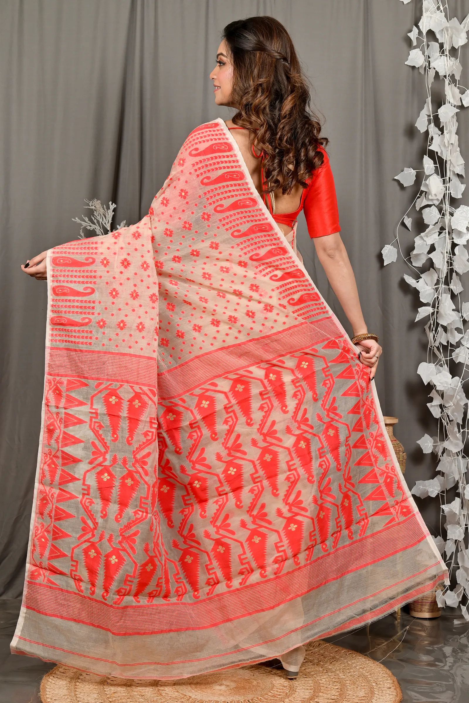 DipDiya Cotton Cream Folai Essence of Bengal Jamdani Sarees