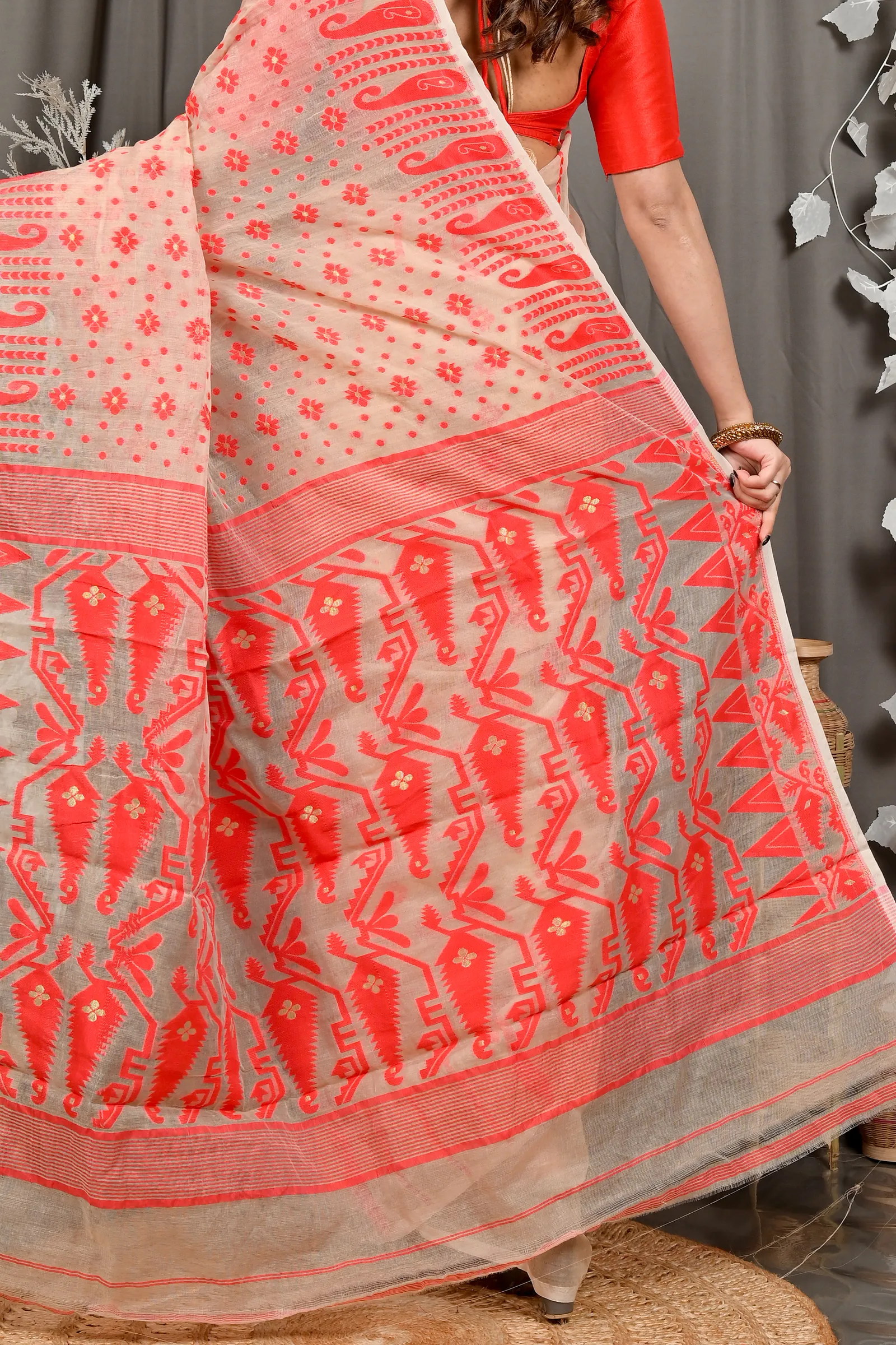 DipDiya Cotton Cream Folai Essence of Bengal Jamdani Sarees