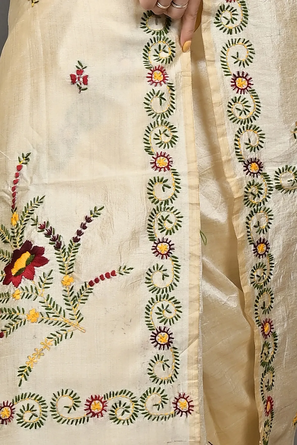 DipDiya Cotton Cream Varitikath Heritage of Bengali Kantha Stitch Sarees