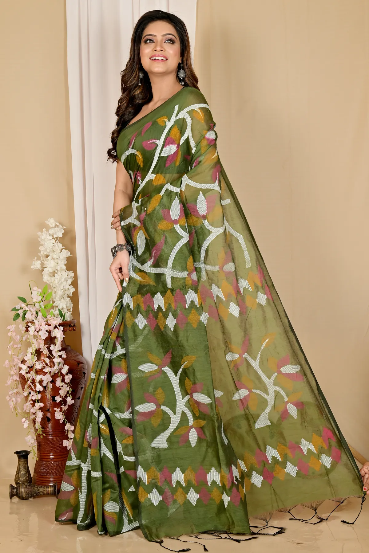DipDiya Cotton Dark Green Naren Traditional Elegance Handloom Sarees