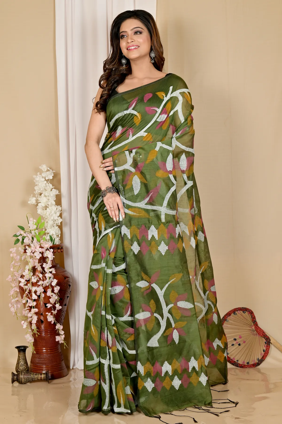 DipDiya Cotton Dark Green Naren Traditional Elegance Handloom Sarees