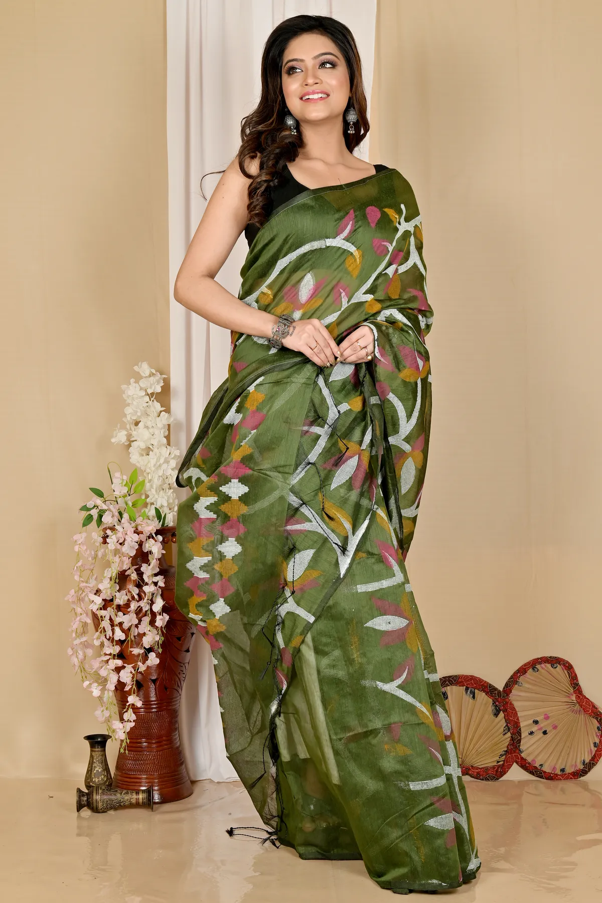 DipDiya Cotton Dark Green Naren Traditional Elegance Handloom Sarees