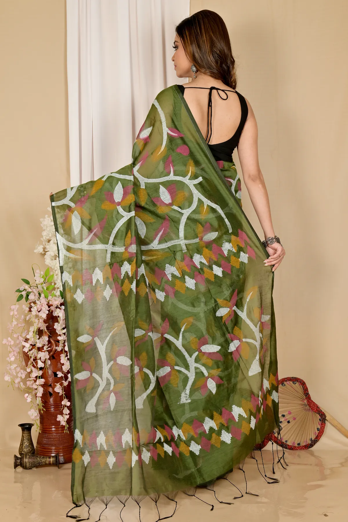 DipDiya Cotton Dark Green Naren Traditional Elegance Handloom Sarees