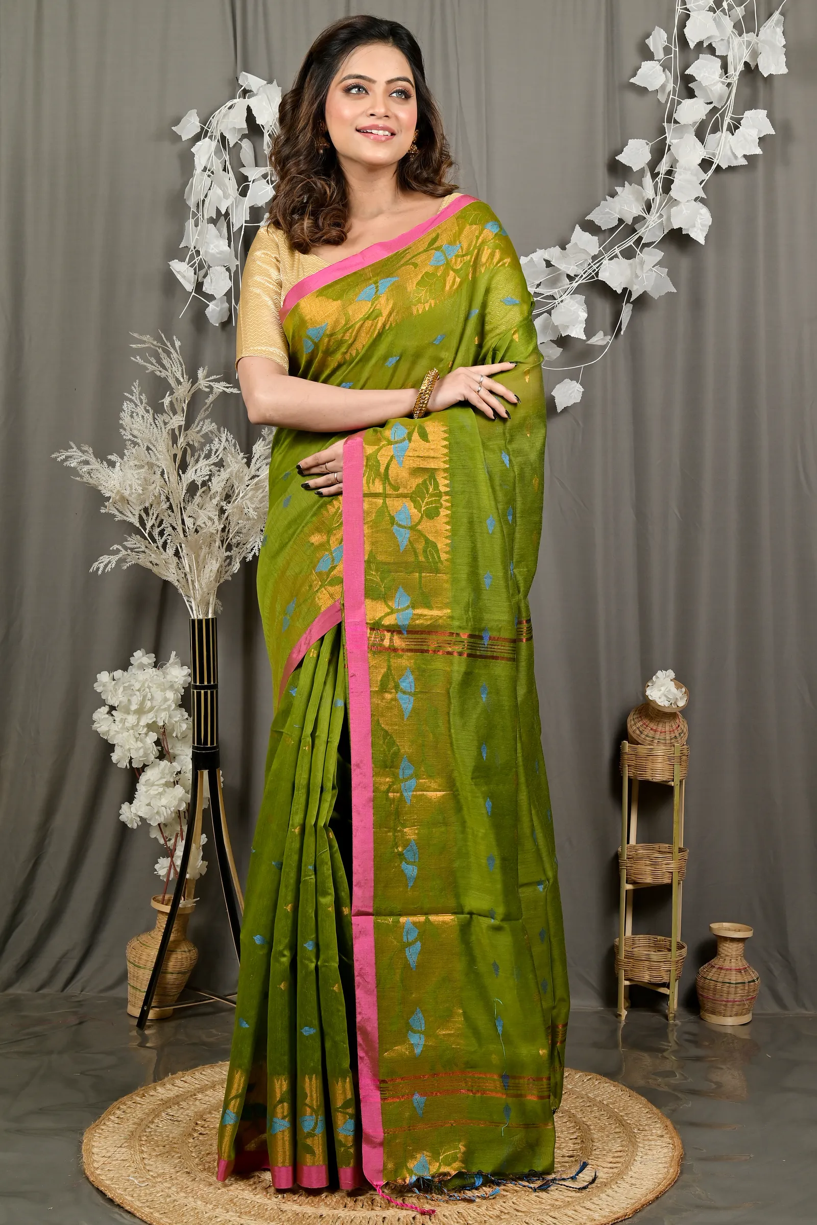 DipDiya Cotton Green Dipani Regal Bengali Handloom Sarees