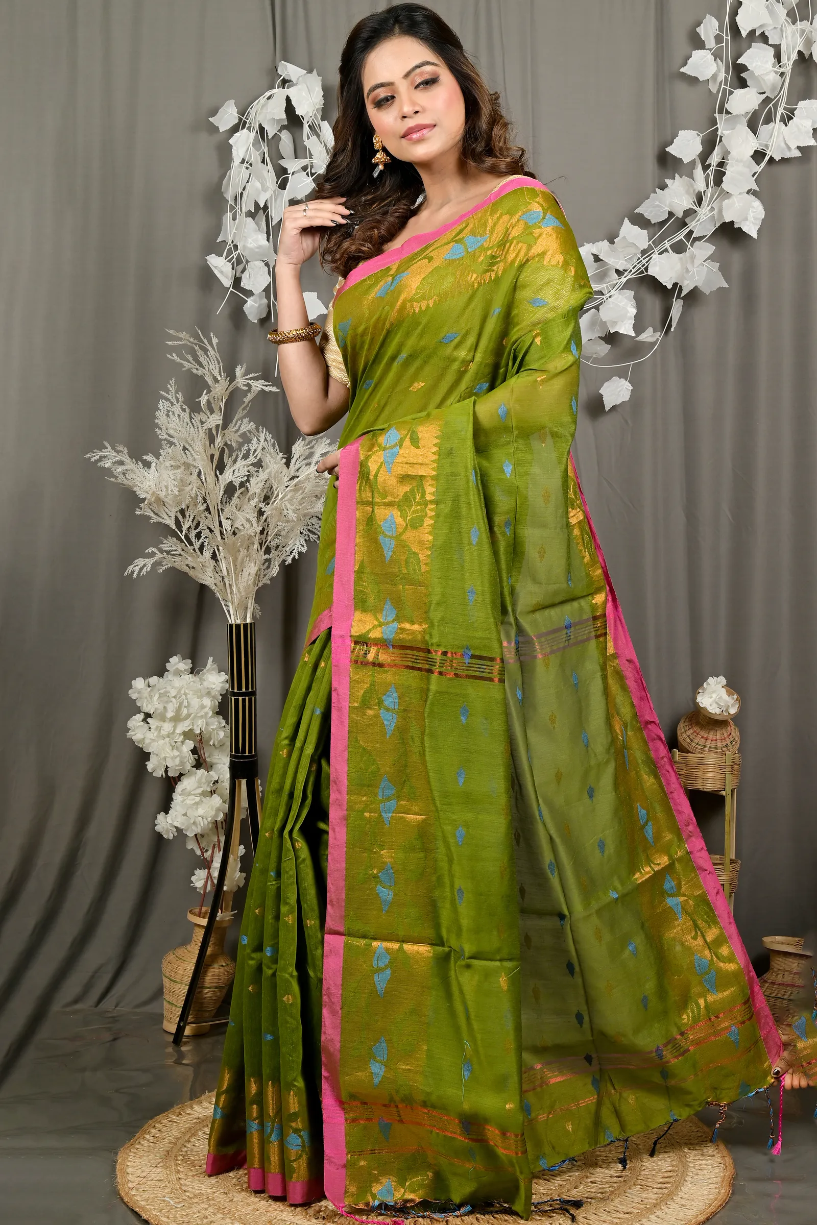 DipDiya Cotton Green Dipani Regal Bengali Handloom Sarees