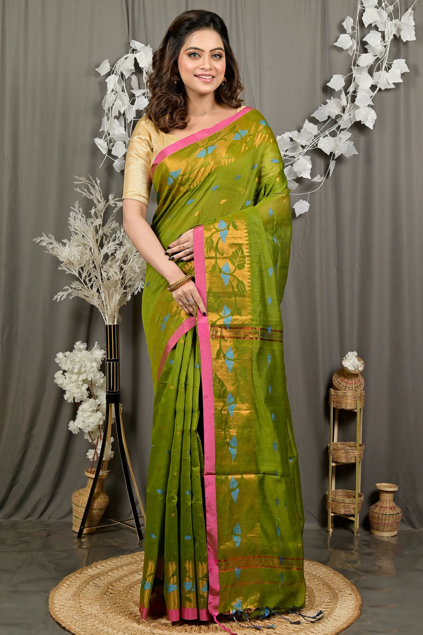 DipDiya Cotton Green Dipani Regal Bengali Handloom Sarees