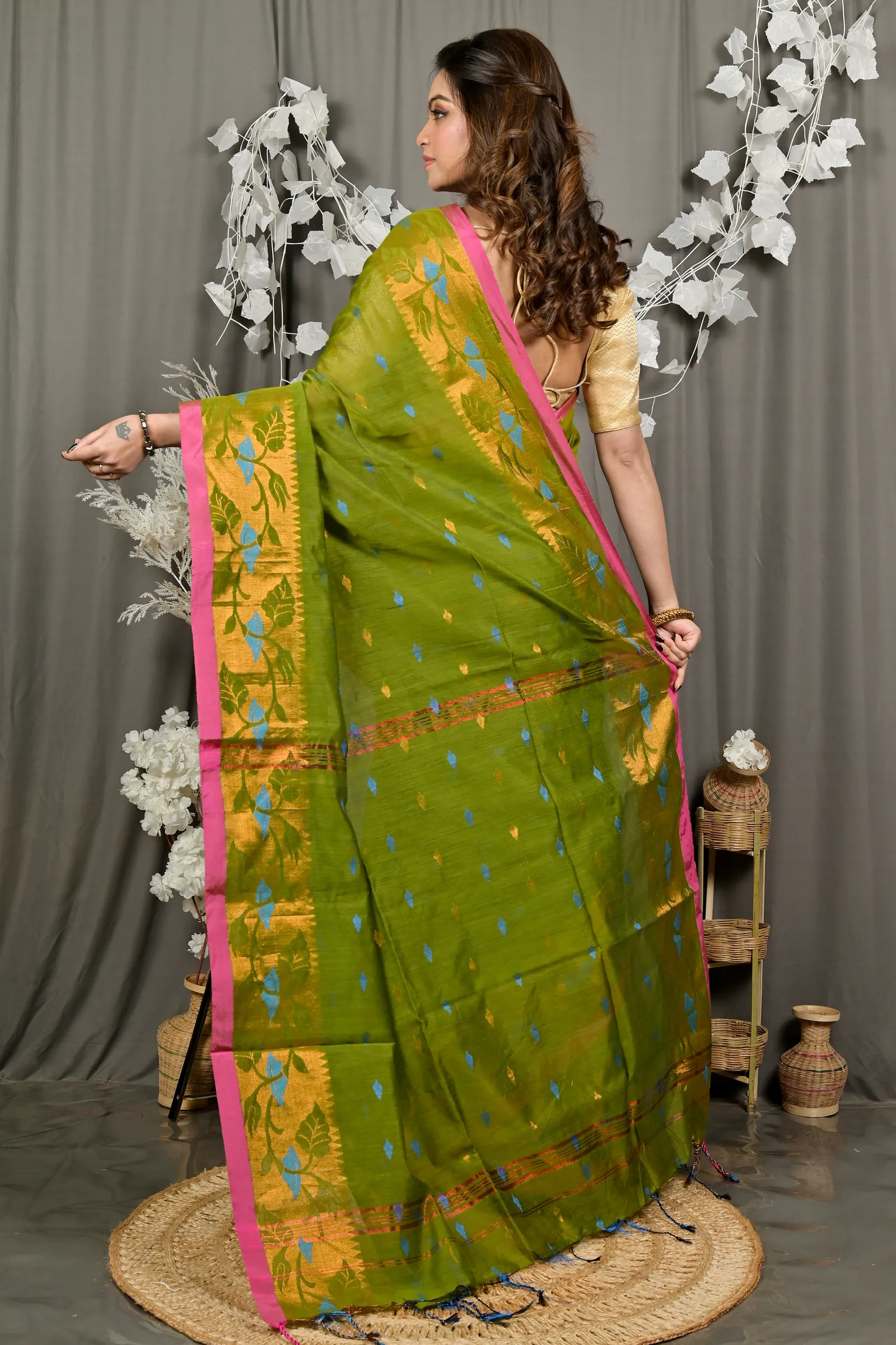 DipDiya Cotton Green Dipani Regal Bengali Handloom Sarees