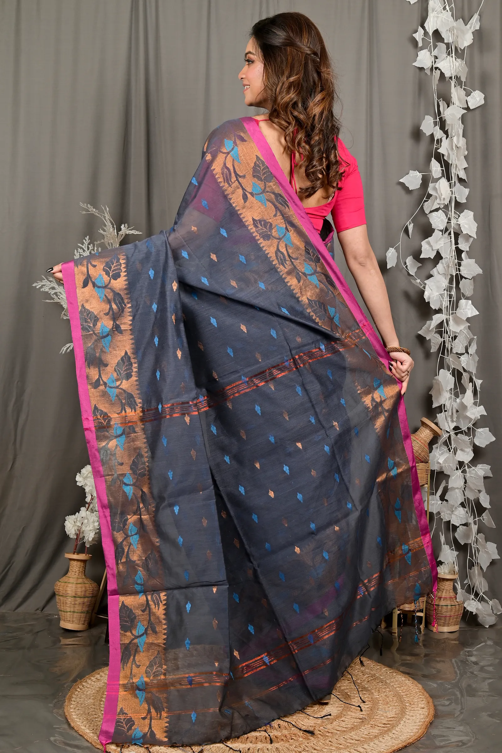 DipDiya Cotton Grey Dipani Masterfully Woven Handloom Sarees