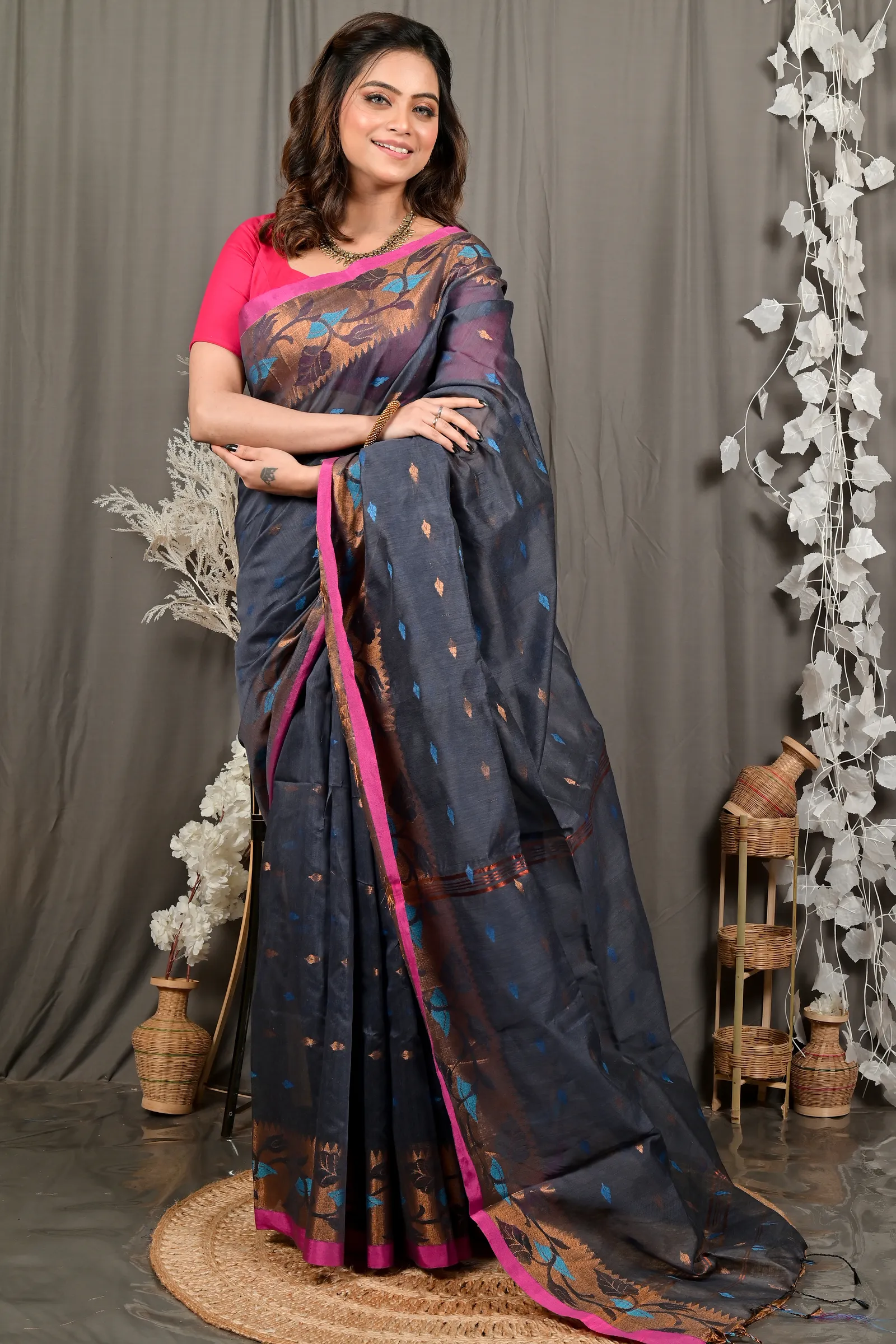 DipDiya Cotton Grey Dipani Masterfully Woven Handloom Sarees