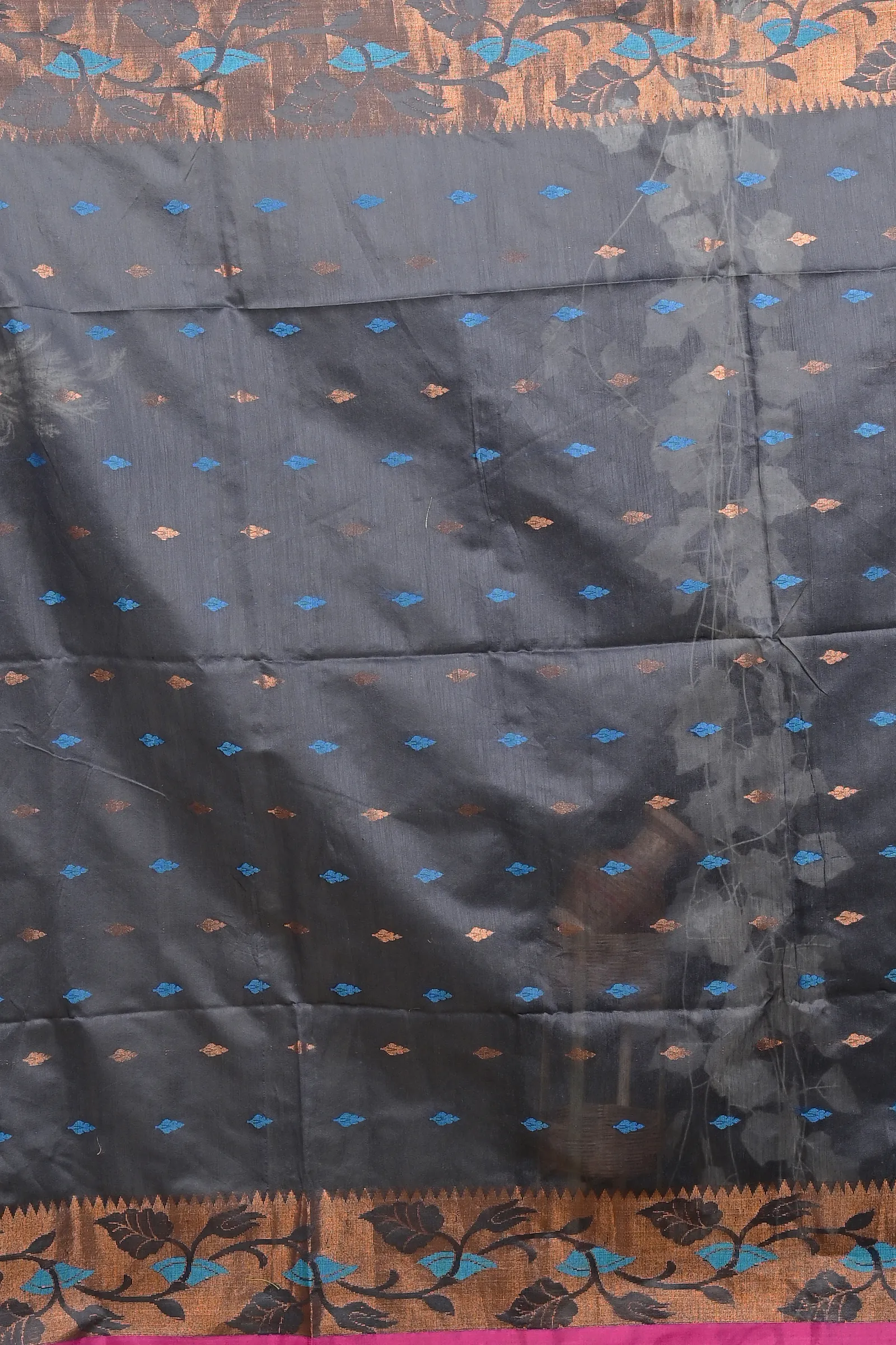 DipDiya Cotton Grey Dipani Masterfully Woven Handloom Sarees