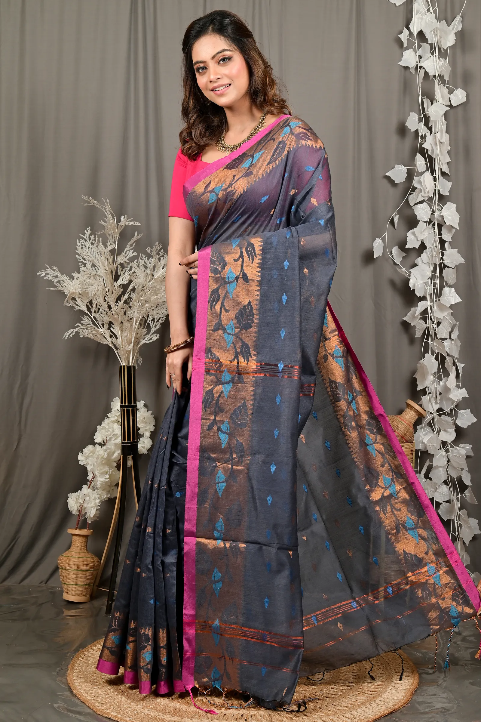 DipDiya Cotton Grey Dipani Masterfully Woven Handloom Sarees