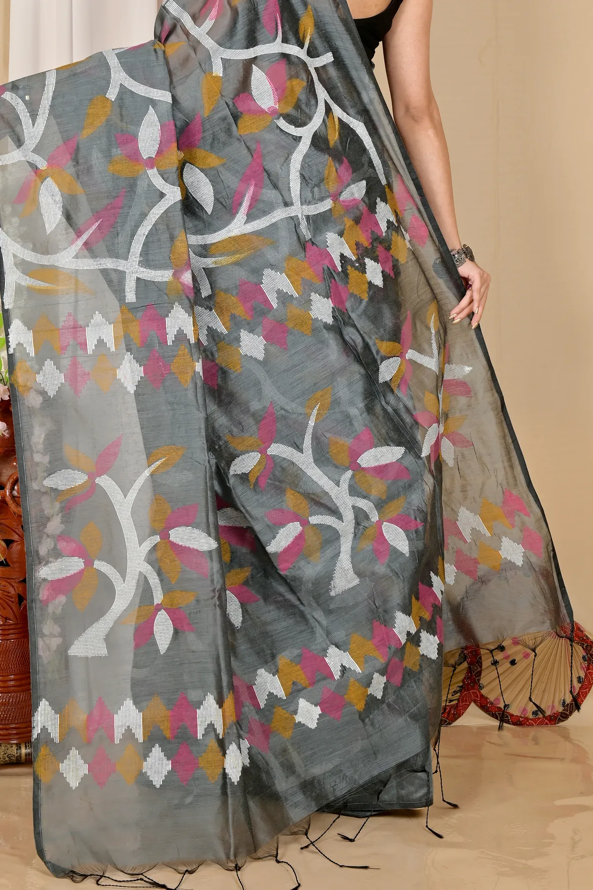 DipDiya Cotton Grey Naren Tradition in Every Thread Handloom Sarees