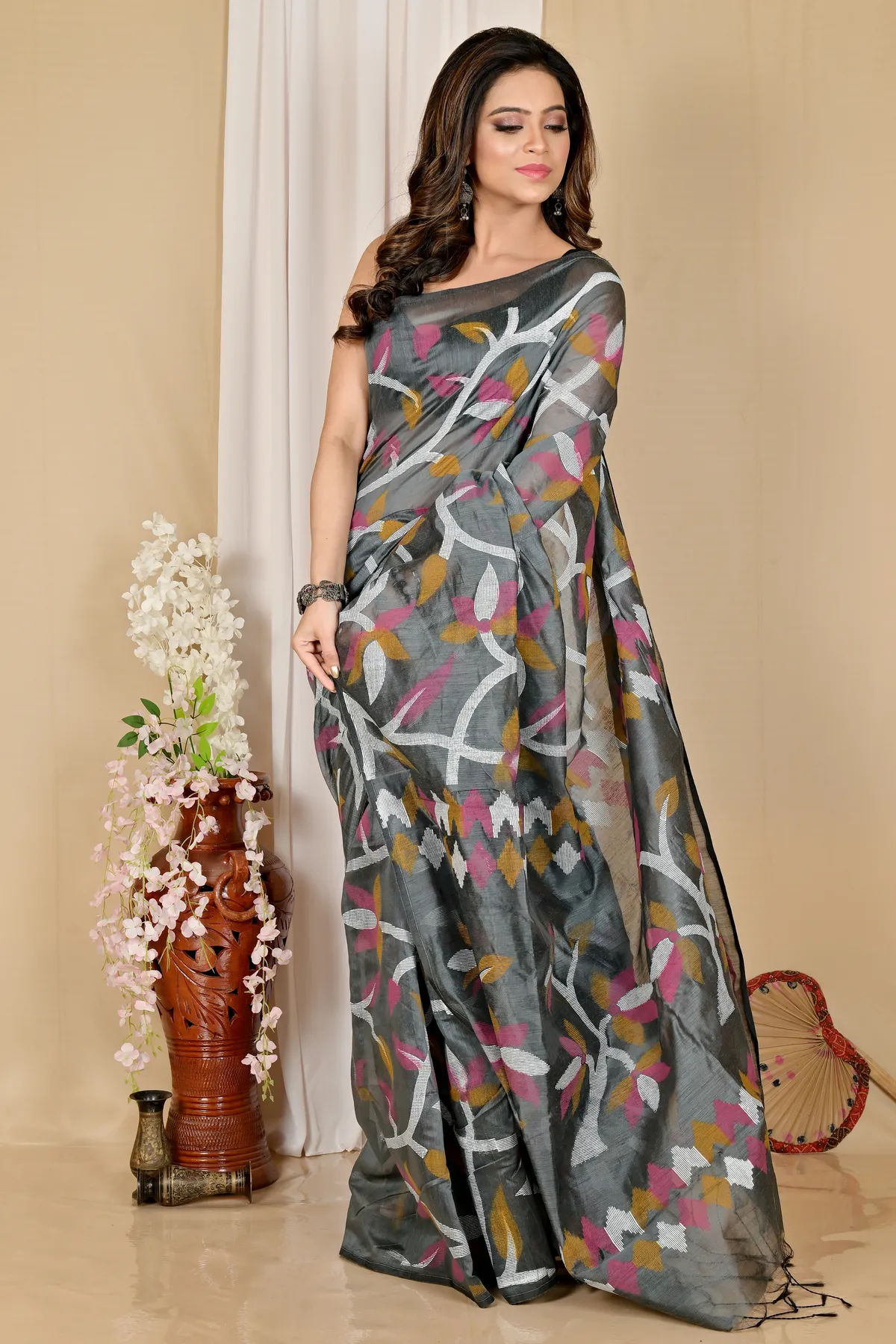 DipDiya Cotton Grey Naren Tradition in Every Thread Handloom Sarees
