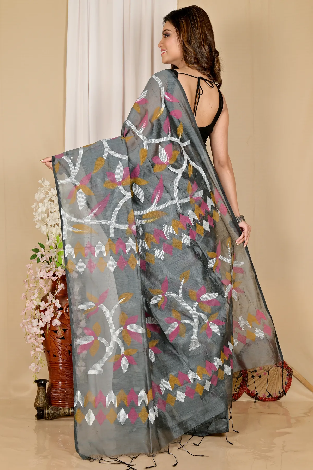 DipDiya Cotton Grey Naren Tradition in Every Thread Handloom Sarees