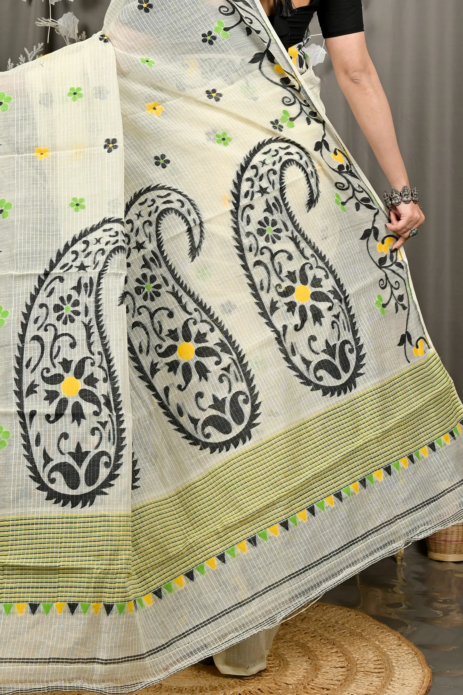 DipDiya Cotton Off white Black Fivani Bengal in Every Thread Jamdani Sarees