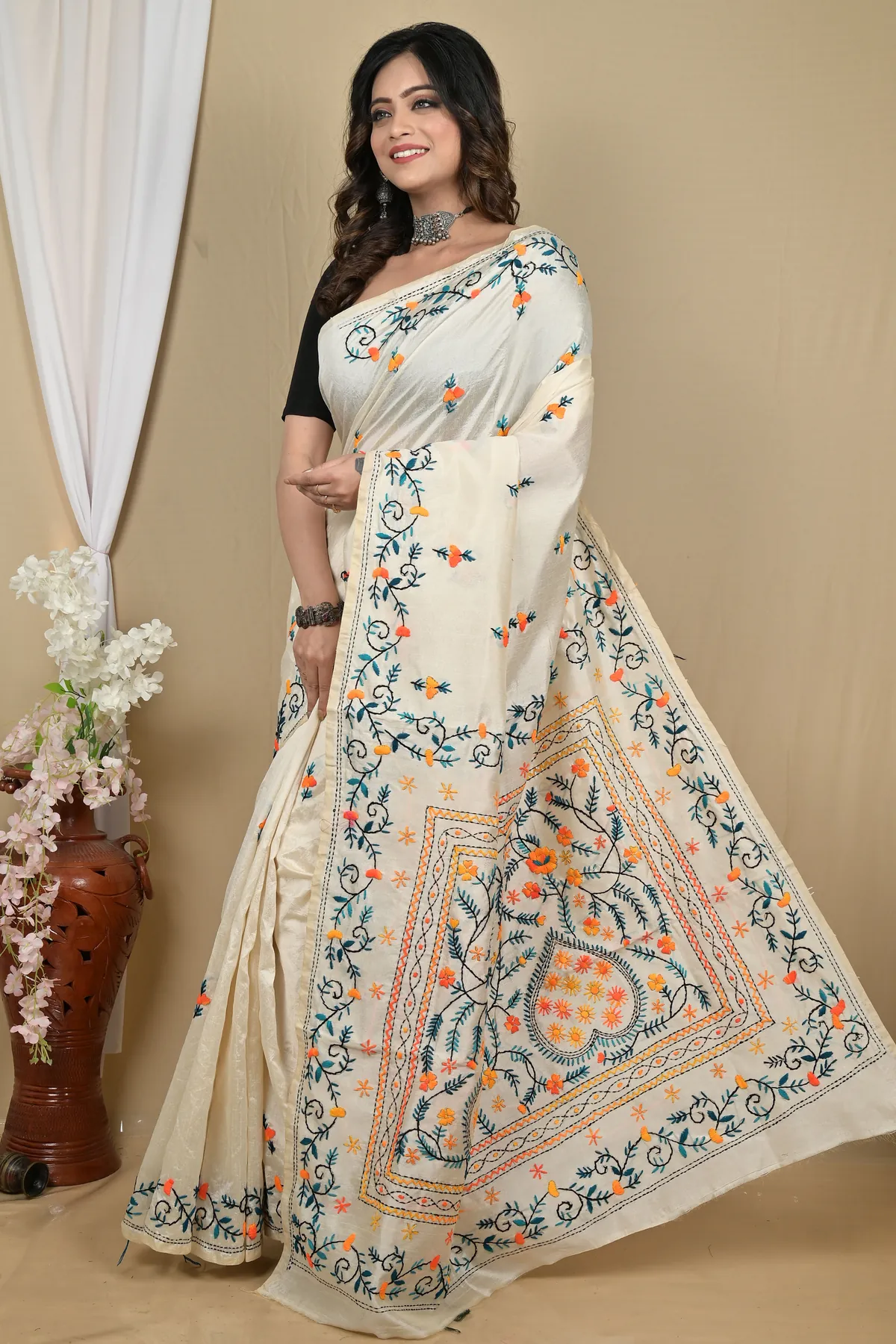 DipDiya Cotton Off-White Piaja Timeless Bengal Kantha Stitch Sarees