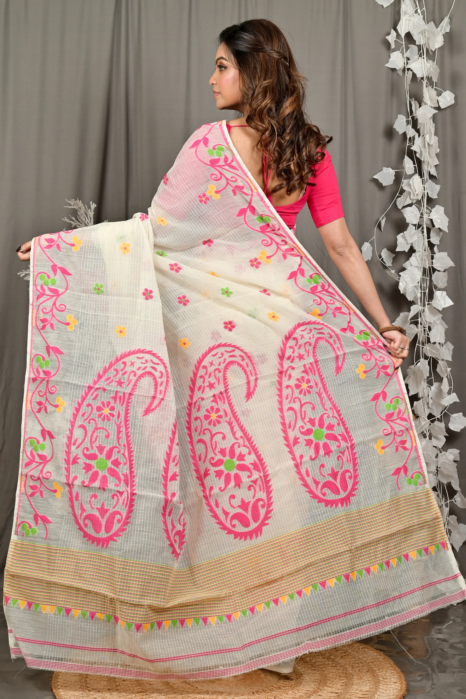 DipDiya Cotton Off White Pink Fivani Classic Bengali Jamdani Sarees