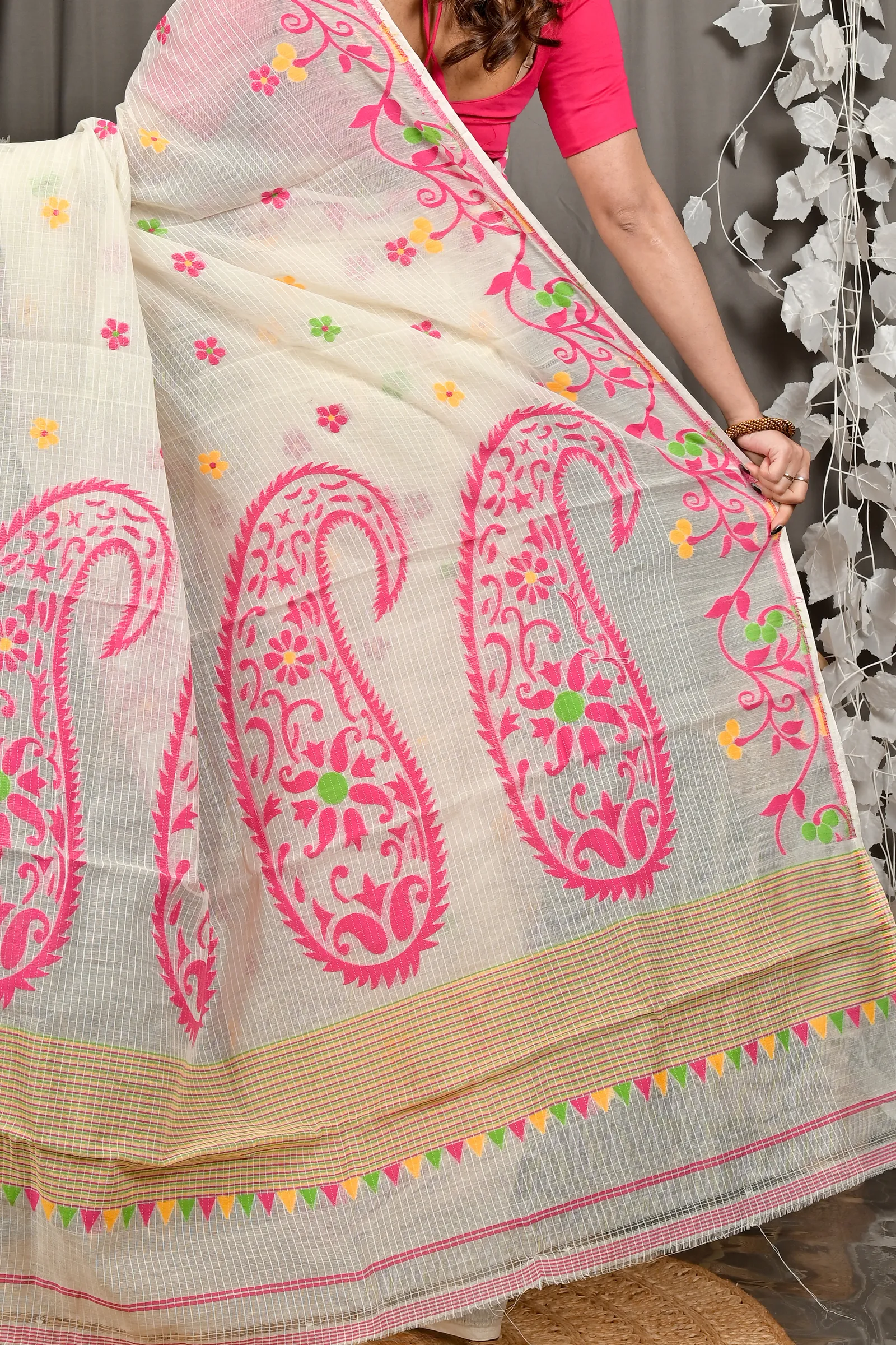 DipDiya Cotton Off White Pink Fivani Classic Bengali Jamdani Sarees