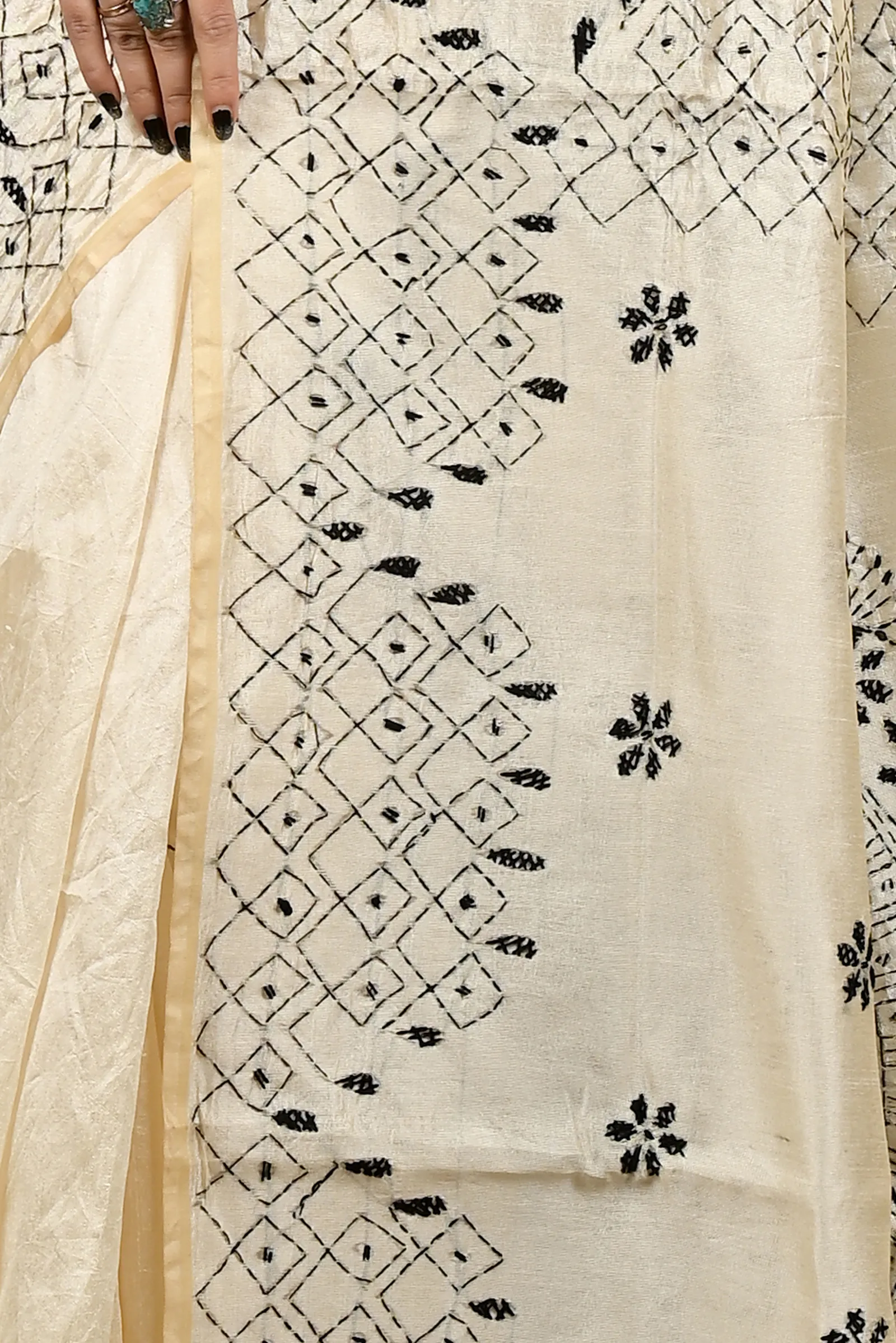DipDiya Cotton Off White Varitikath Woven by Hand Kantha Stitch Sarees