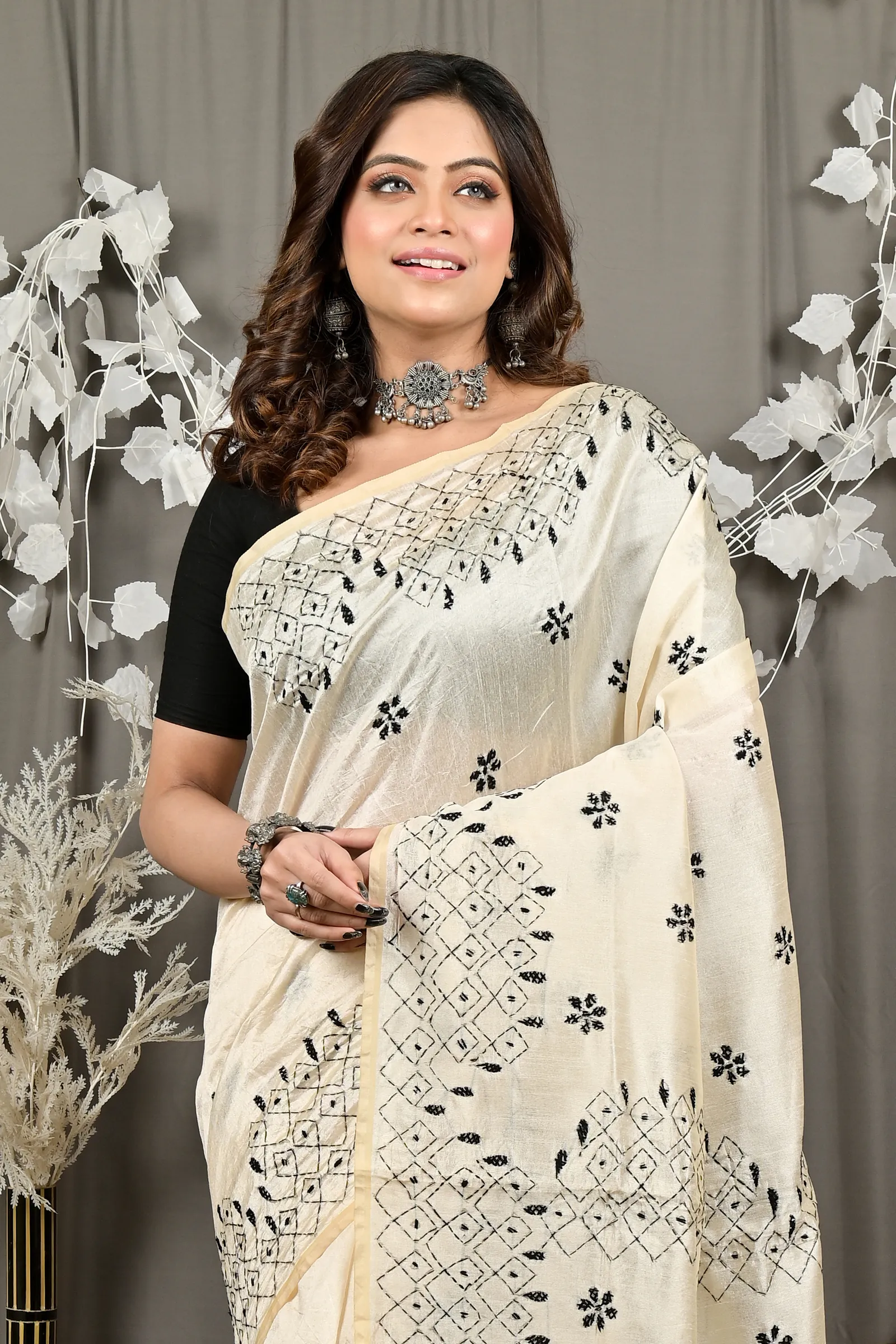 DipDiya Cotton Off White Varitikath Woven by Hand Kantha Stitch Sarees