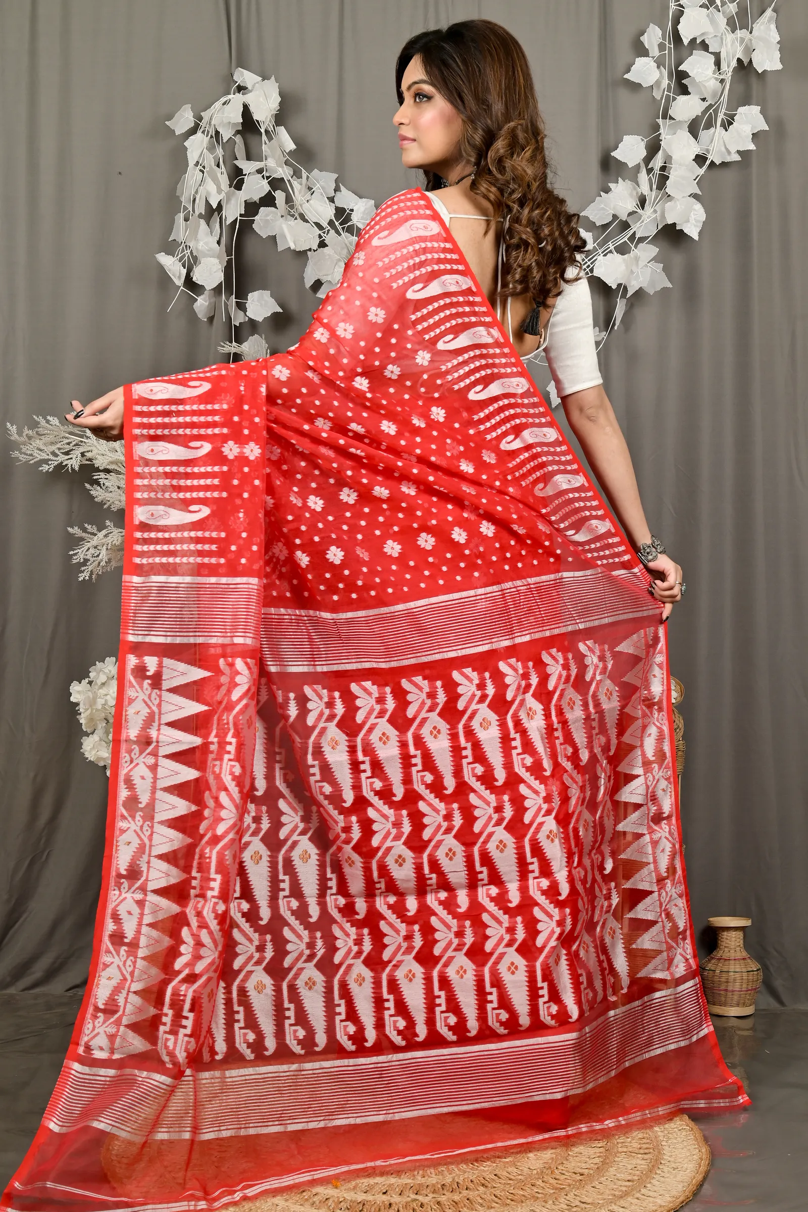 DipDiya Cotton Red Folai Crafted by Artisans Jamdani Sarees