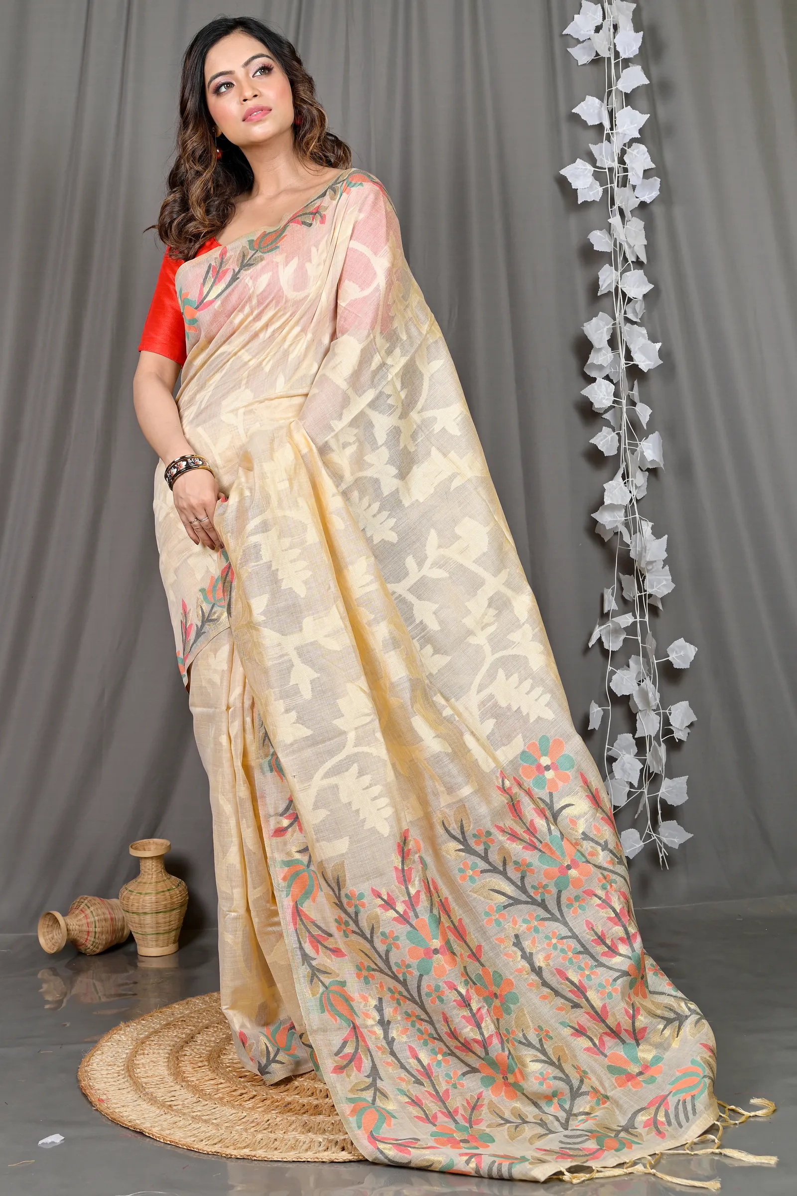 DipDiya Cotton Silk Cream Parmix Crafted in Bengal Handloom Sarees