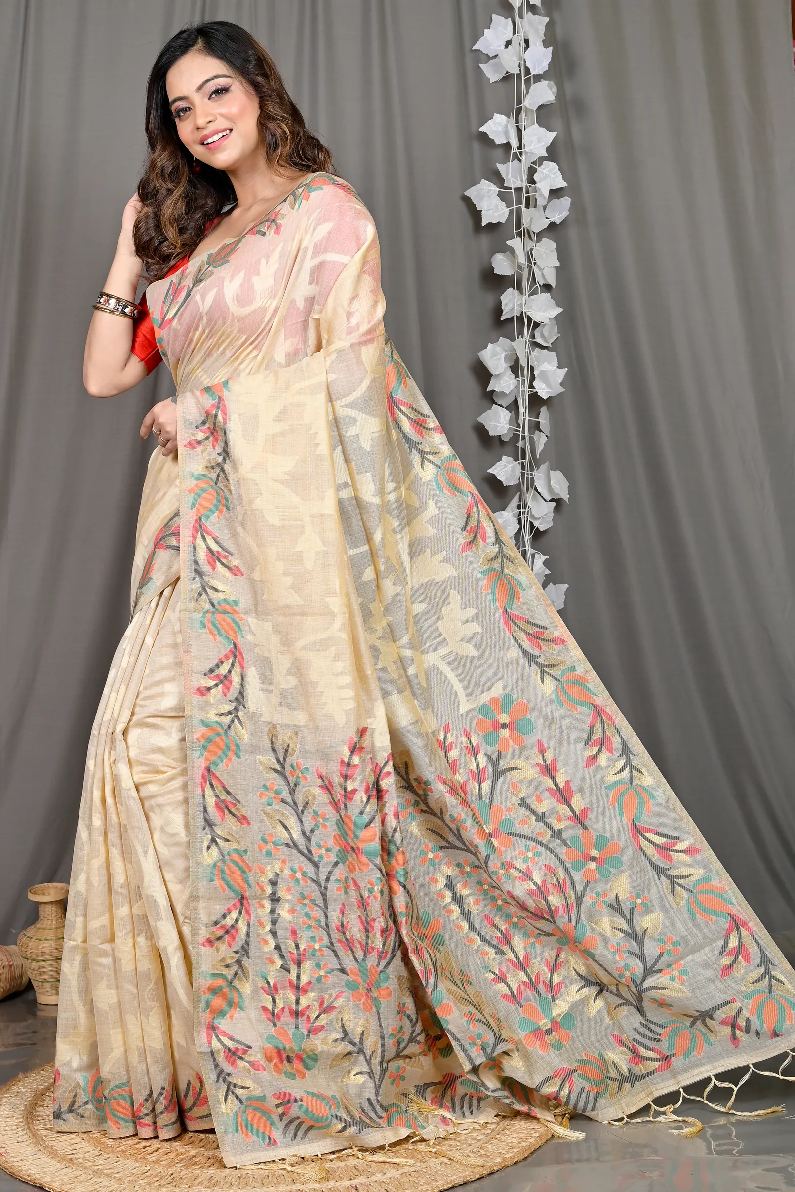 DipDiya Cotton Silk Cream Parmix Crafted in Bengal Handloom Sarees