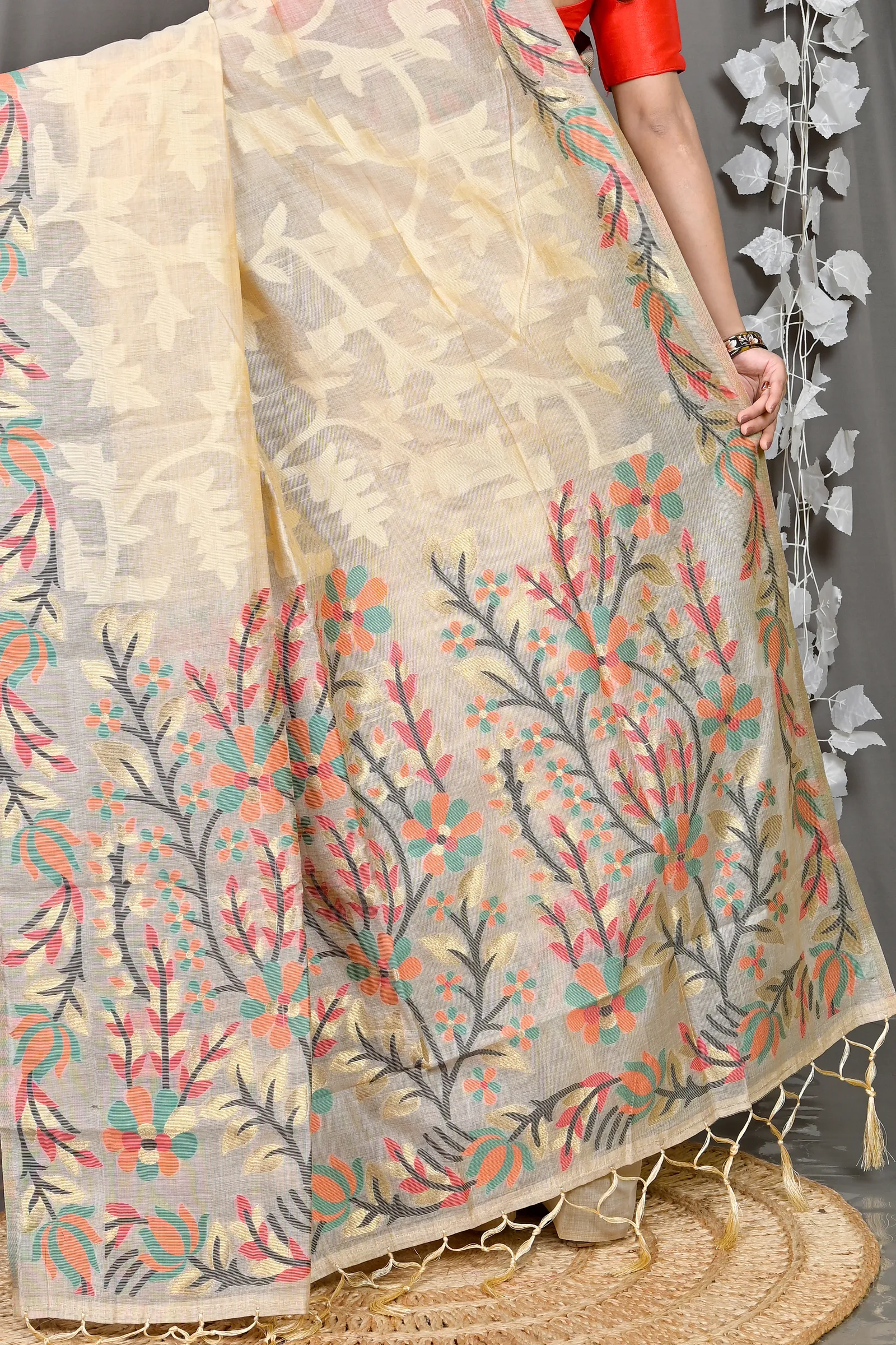 DipDiya Cotton Silk Cream Parmix Crafted in Bengal Handloom Sarees