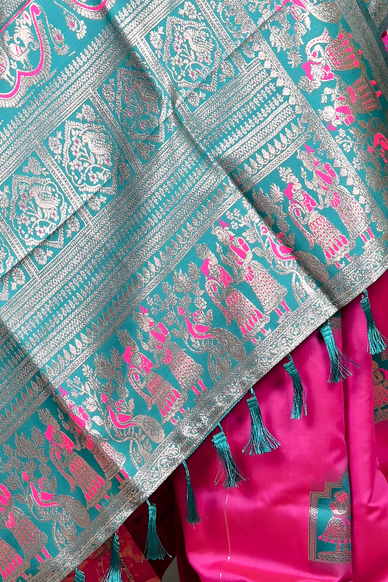 DipDiya Cotton Silk Dark Pink Green Parza Bengal’s Tradition Baluchari Sarees