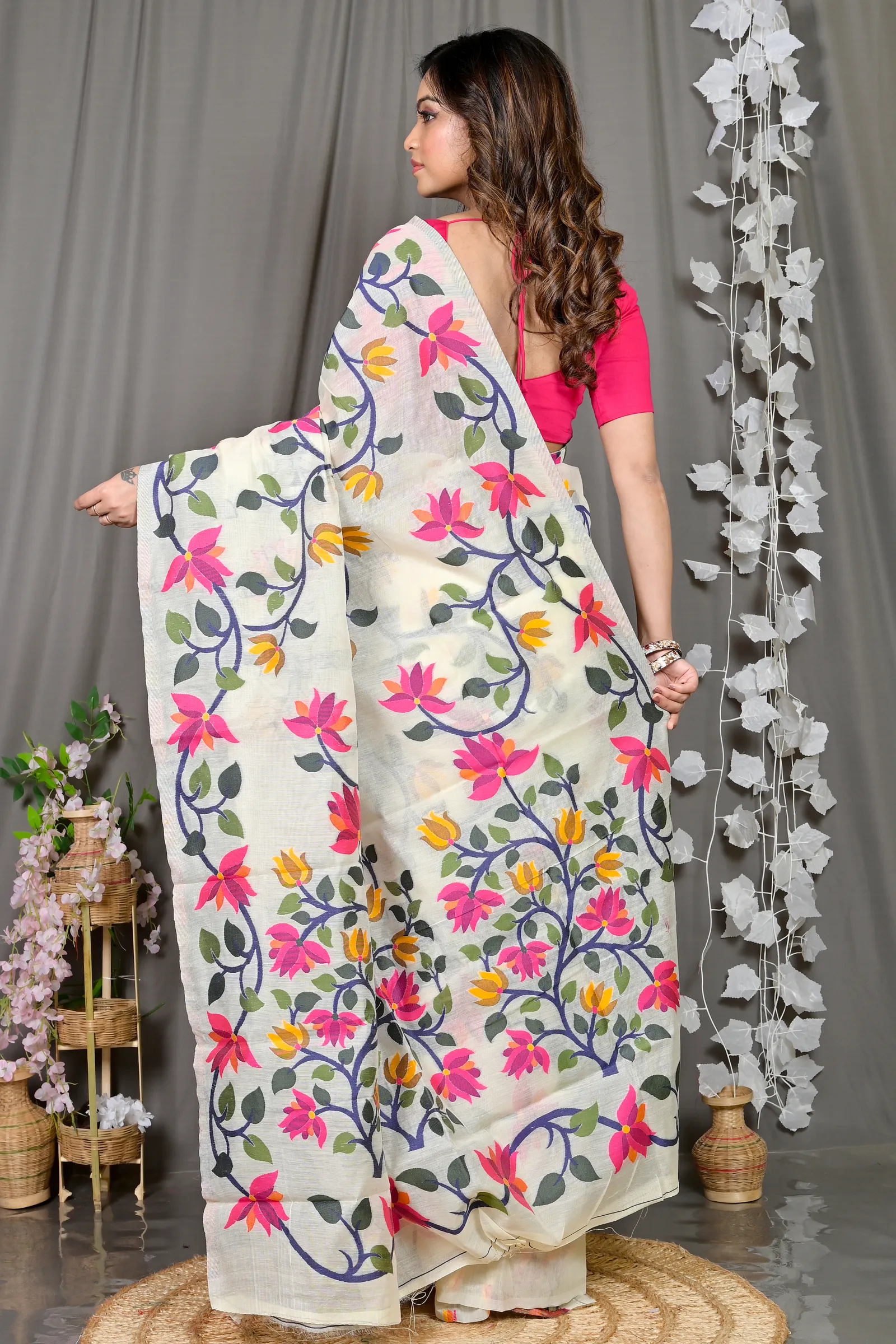 DipDiya Cotton Silk White Parmix Elegance in Every Weave Handloom Sarees