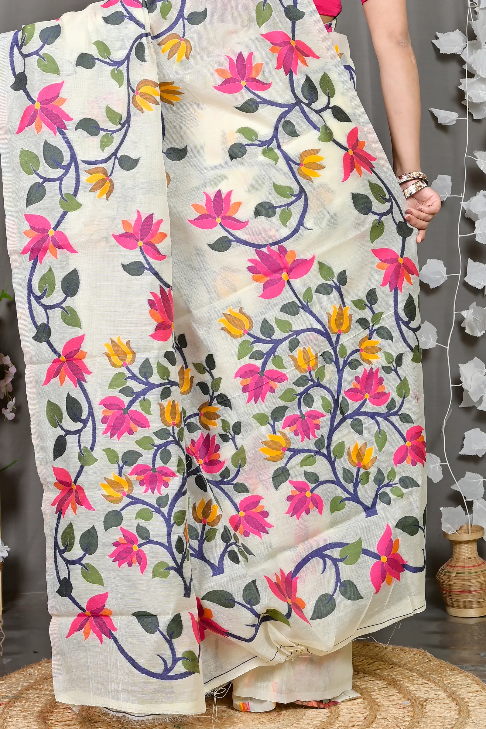 DipDiya Cotton Silk White Parmix Elegance in Every Weave Handloom Sarees