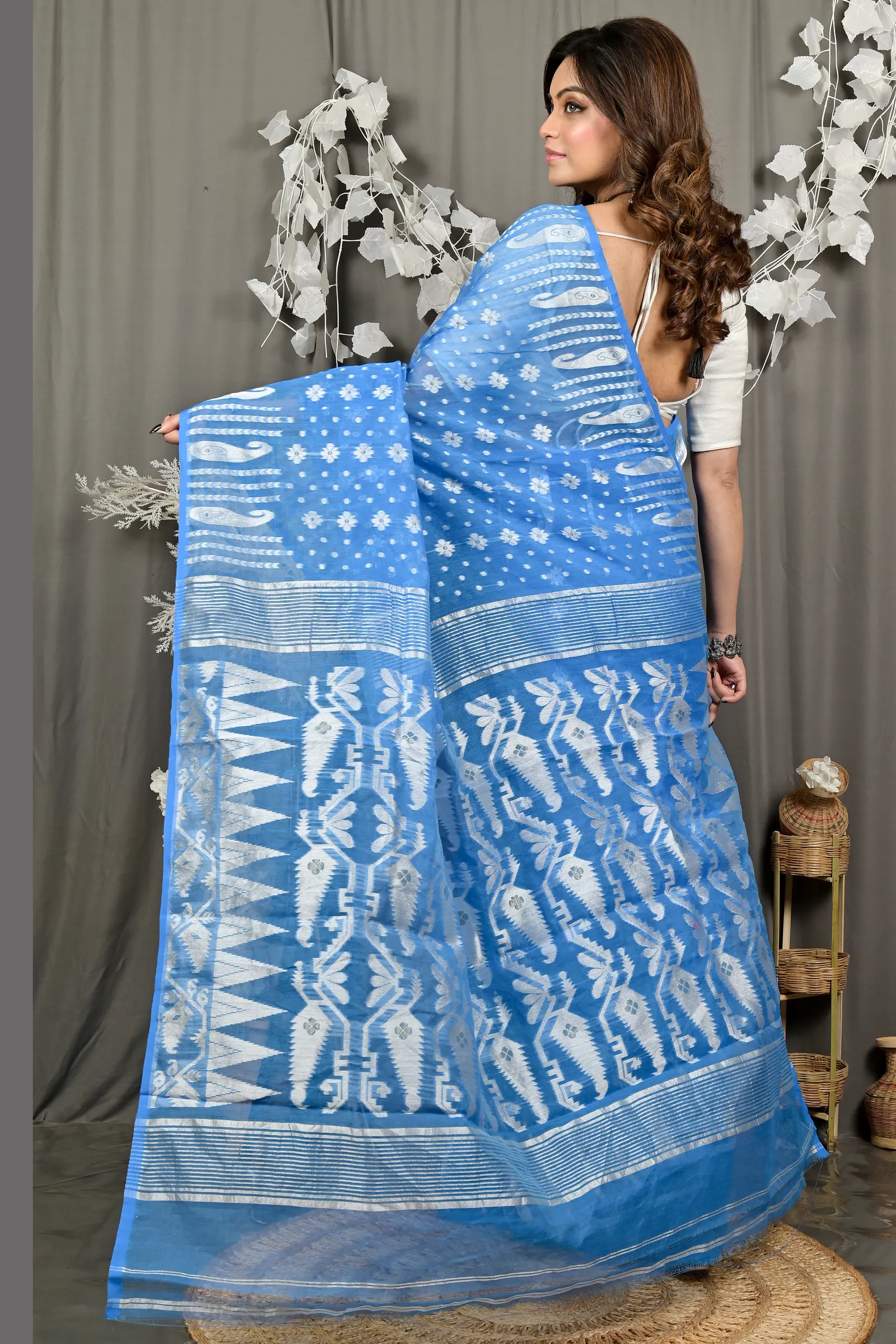 DipDiya Cotton Sky Blue Folai Crafted in Bengal Jamdani Sarees