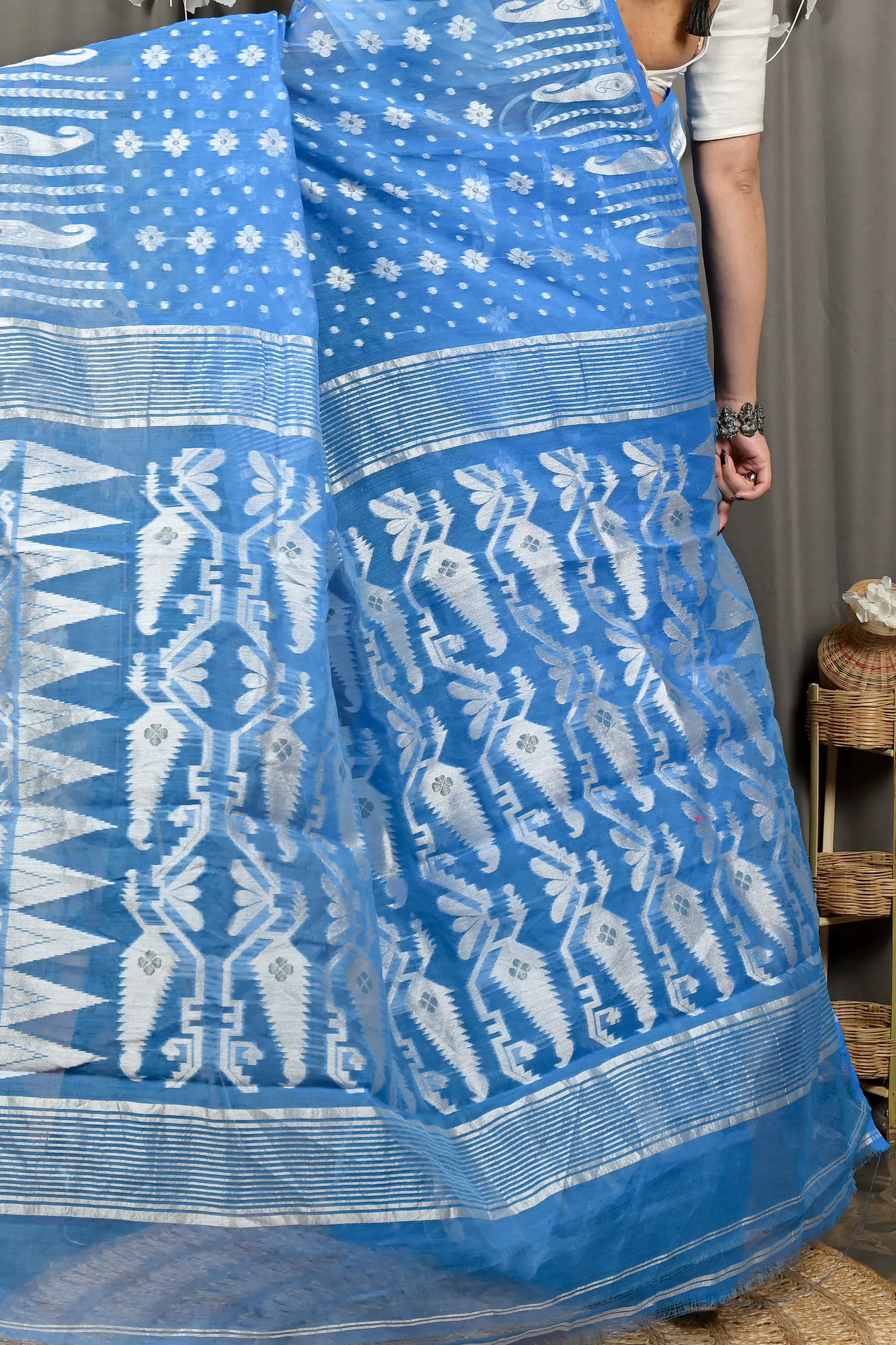 DipDiya Cotton Sky Blue Folai Crafted in Bengal Jamdani Sarees