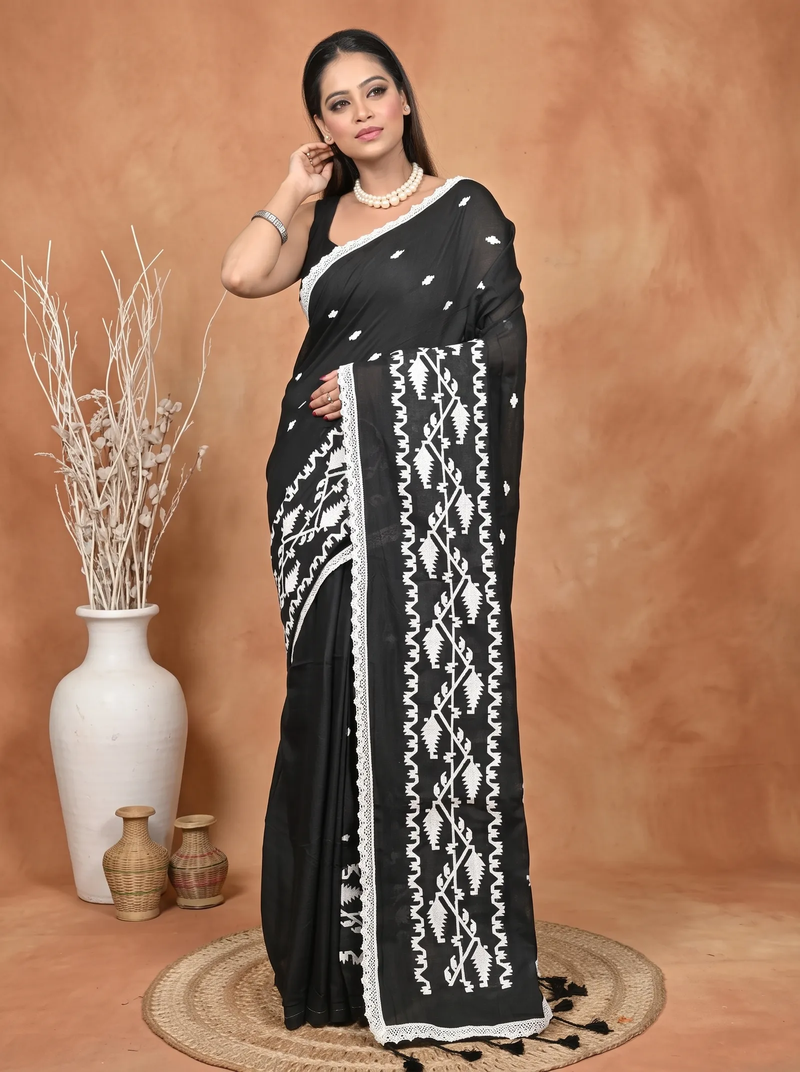 DipDiya Cotton  Traditional Bengali Black Artisan Crafted Parepu Handloom Saree