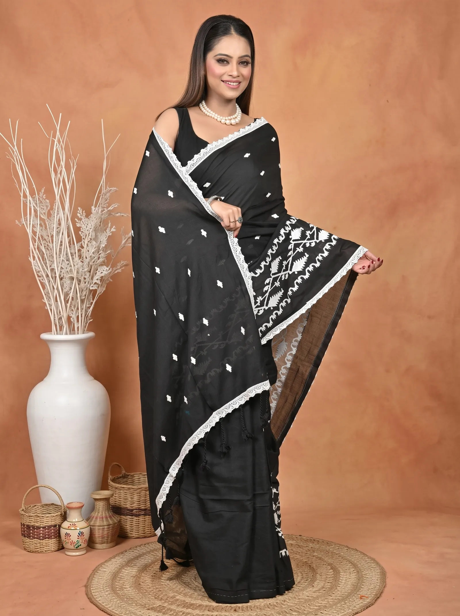 DipDiya Cotton  Traditional Bengali Black Artisan Crafted Parepu Handloom Saree