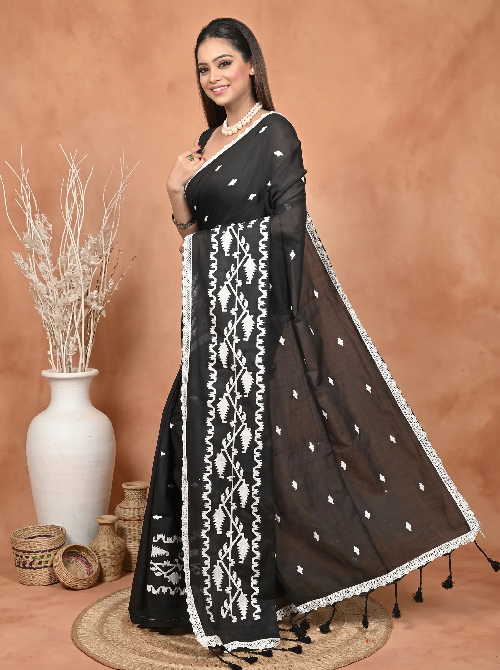 DipDiya Cotton  Traditional Bengali Black Artisan Crafted Parepu Handloom Saree