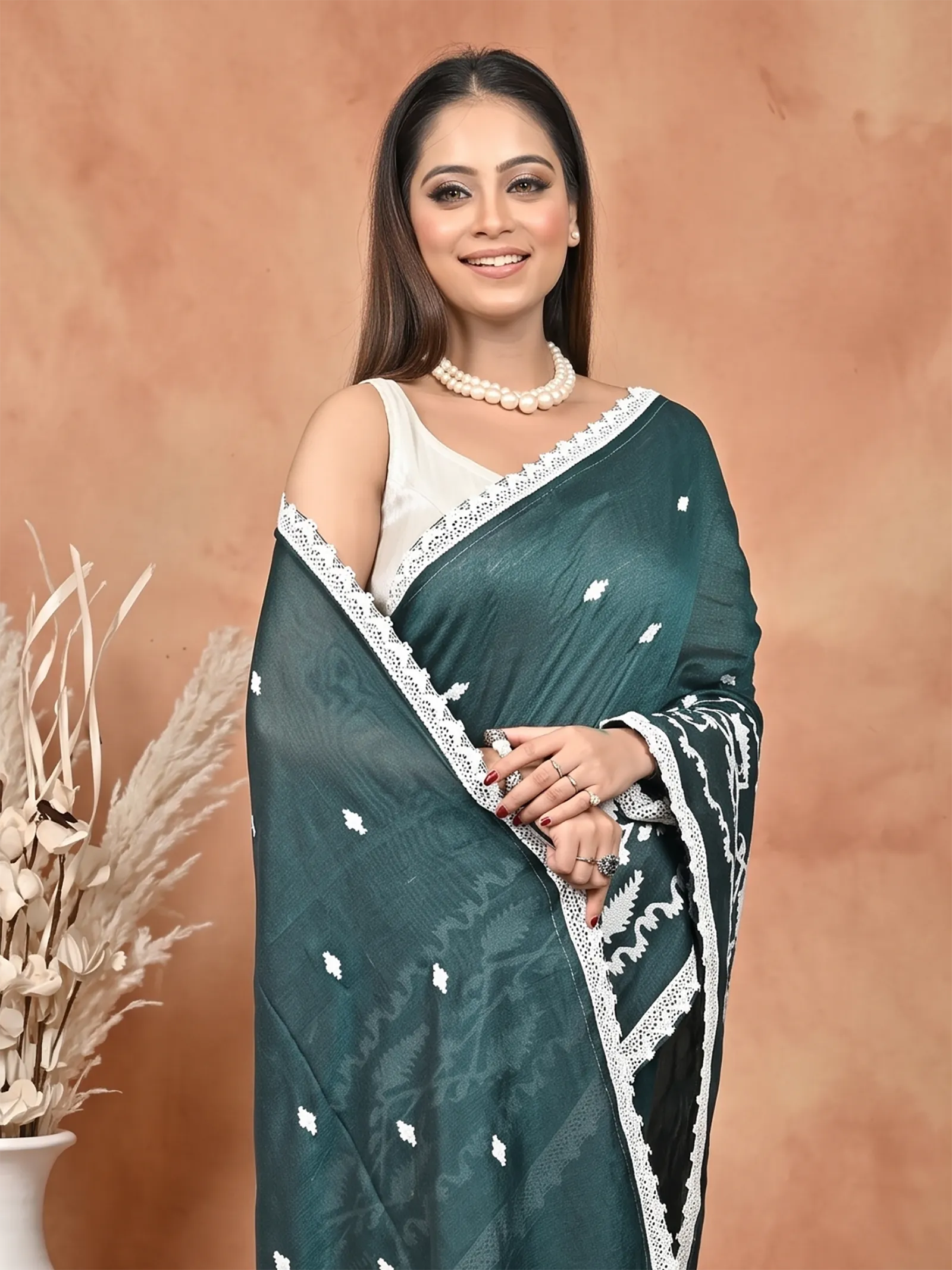 DipDiya Cotton  Traditional Bengali Dark Green Artisan Crafted Parepu Handloom Saree
