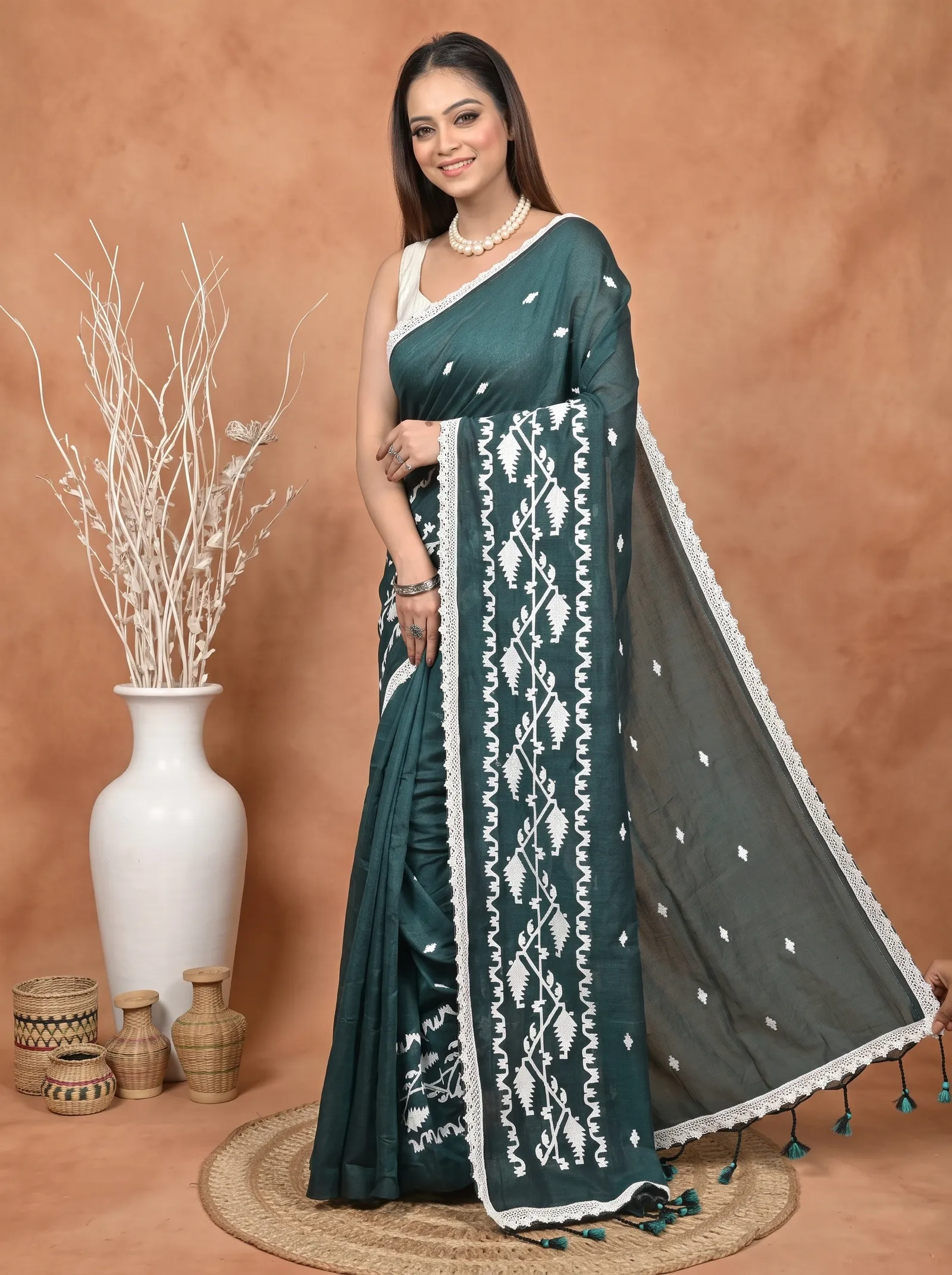 DipDiya Cotton  Traditional Bengali Dark Green Artisan Crafted Parepu Handloom Saree