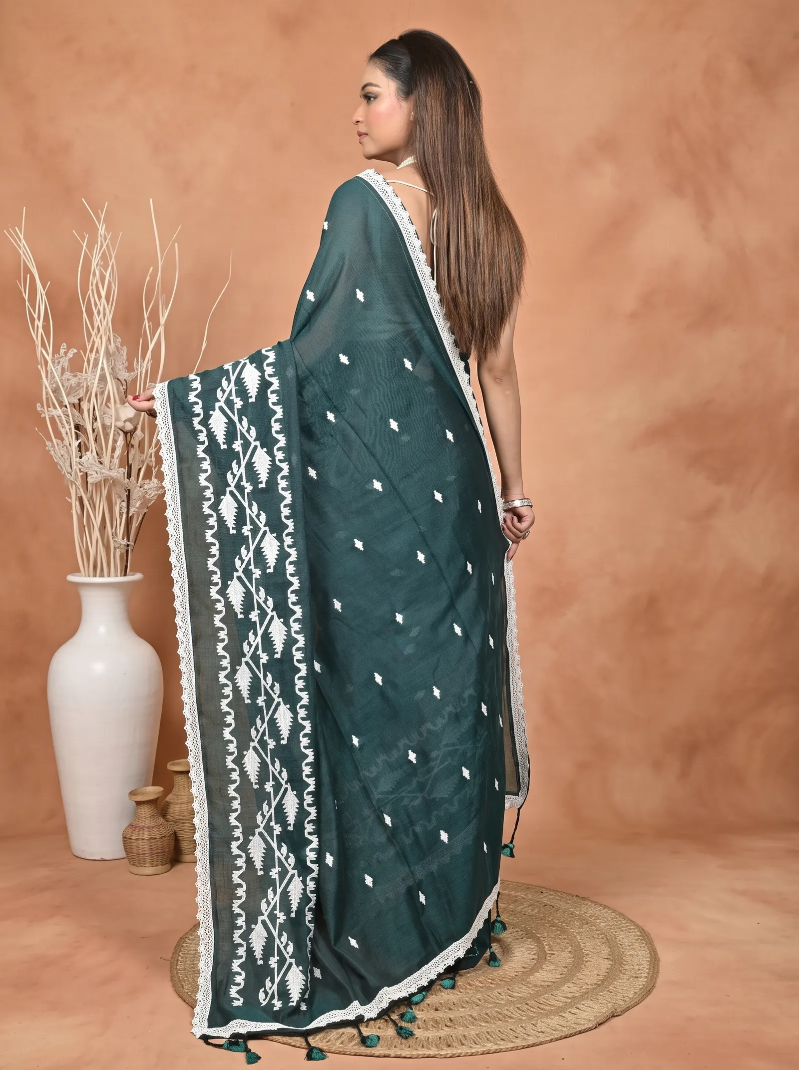 DipDiya Cotton  Traditional Bengali Dark Green Artisan Crafted Parepu Handloom Saree