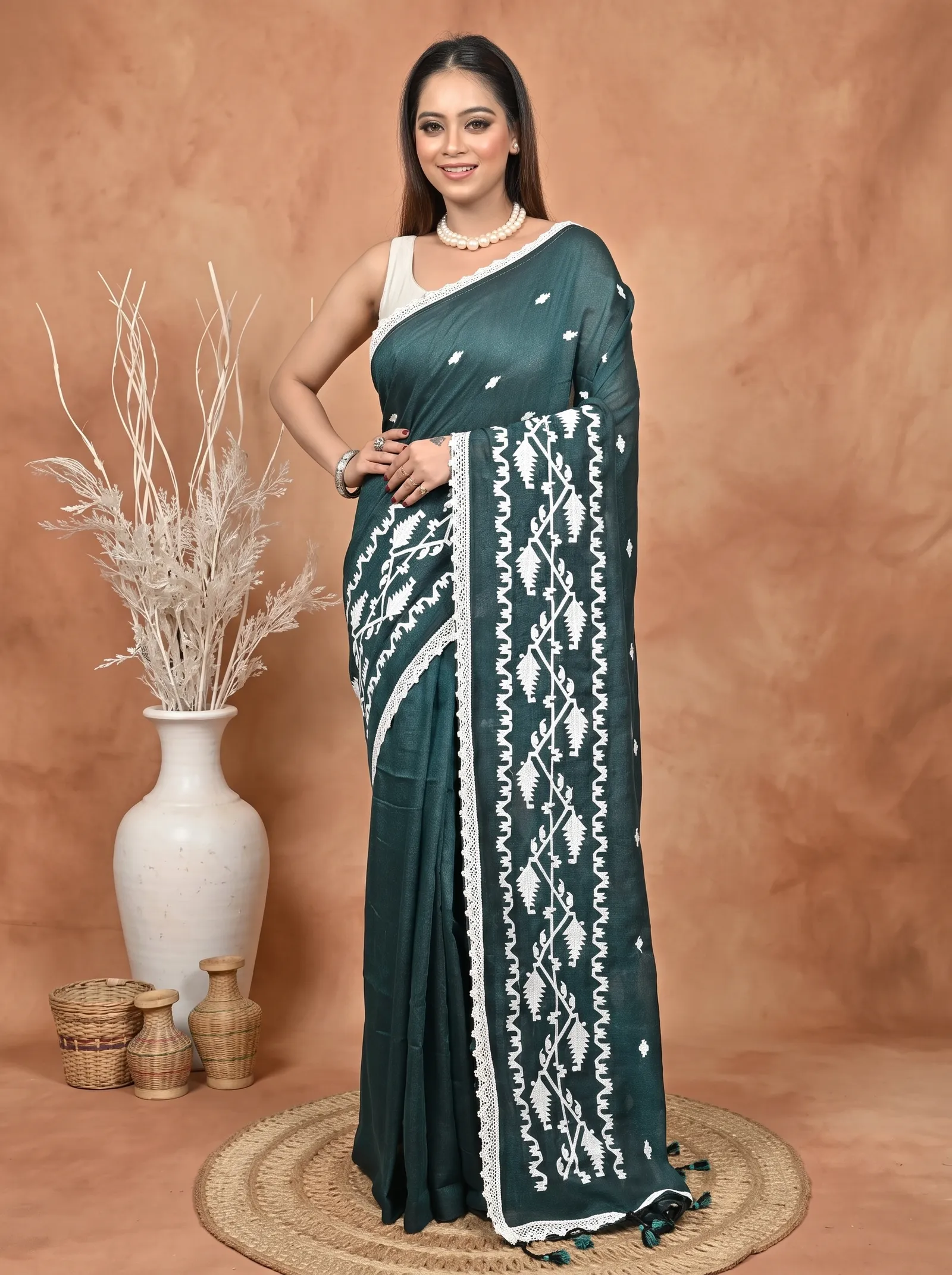 DipDiya Cotton  Traditional Bengali Dark Green Artisan Crafted Parepu Handloom Saree