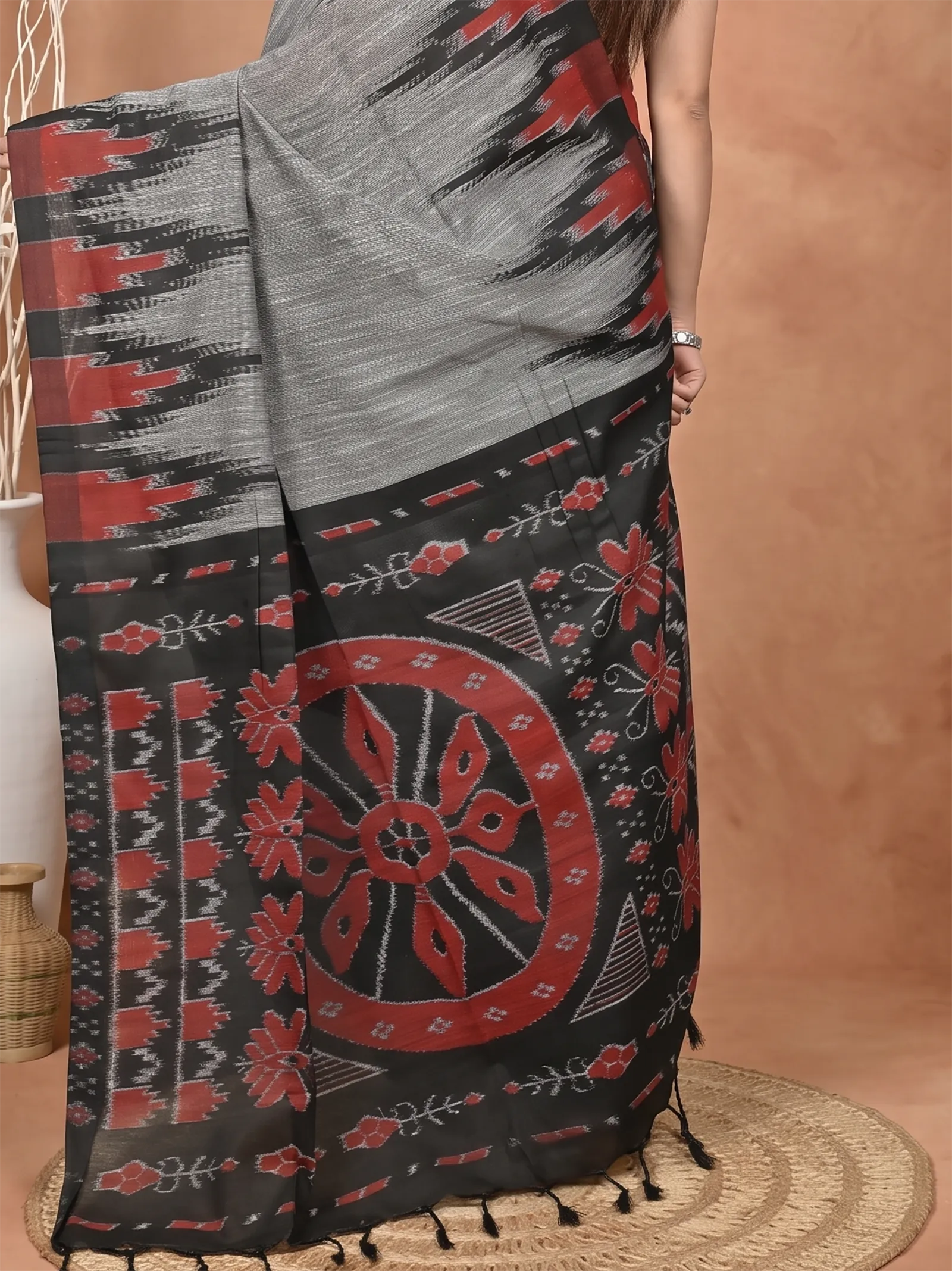 DipDiya Cotton  Traditional Bengali Grey Black Artisan Crafted Soupur Kotki Saree
