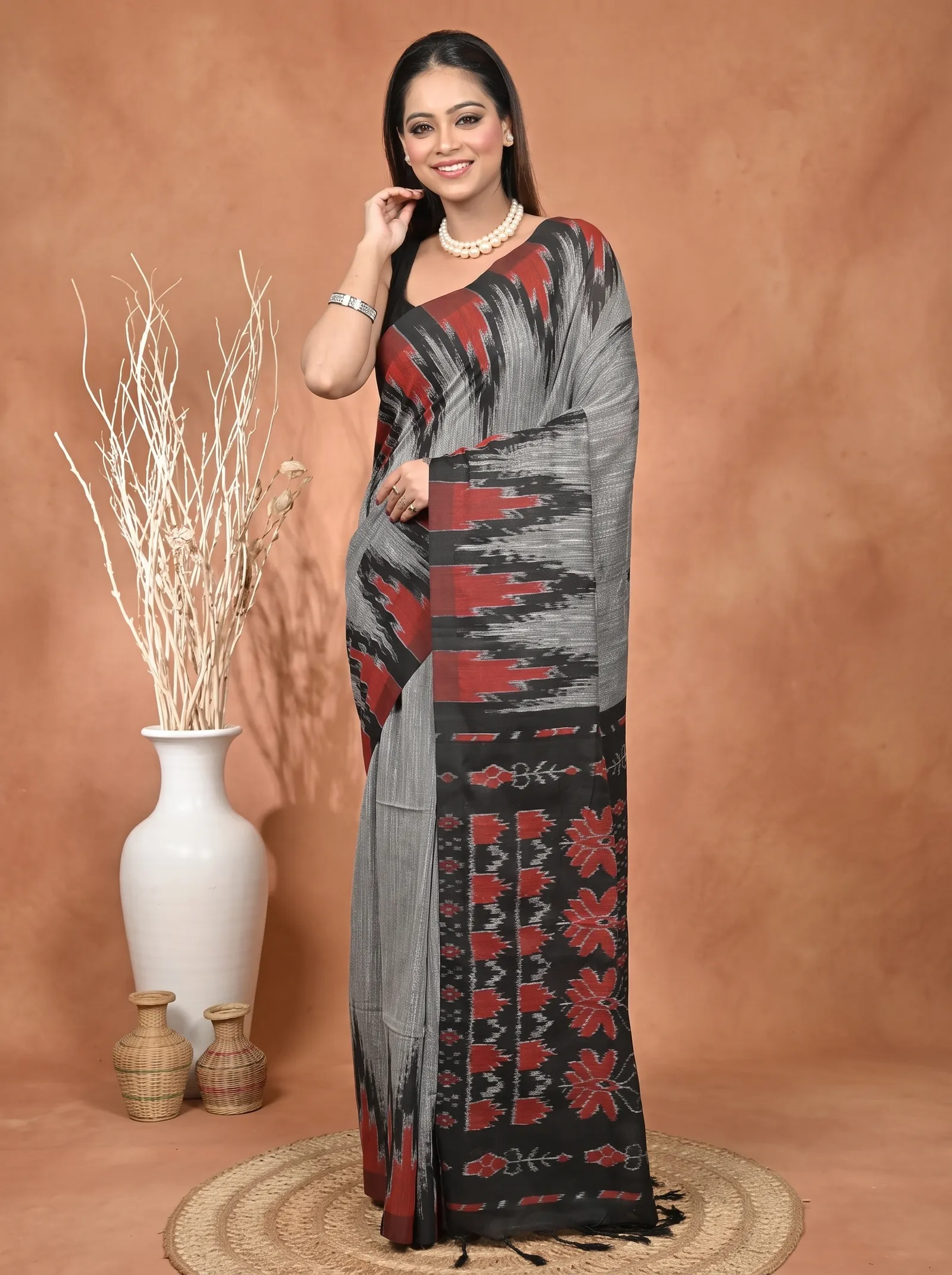 DipDiya Cotton  Traditional Bengali Grey Black Artisan Crafted Soupur Kotki Saree