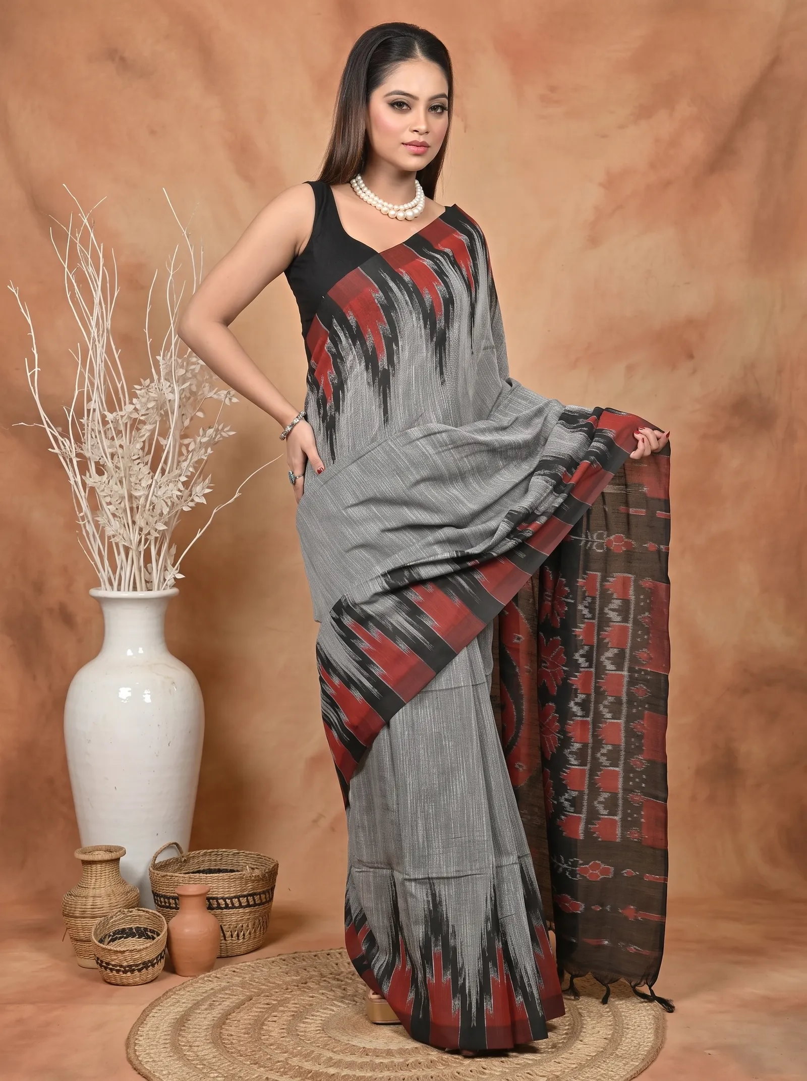 DipDiya Cotton  Traditional Bengali Grey Black Artisan Crafted Soupur Kotki Saree