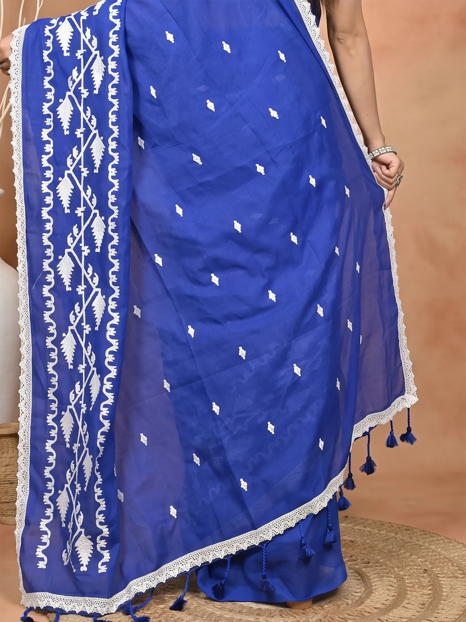 DipDiya Cotton  Traditional Bengali Naby Blue Artisan Crafted Parepu Handloom Saree