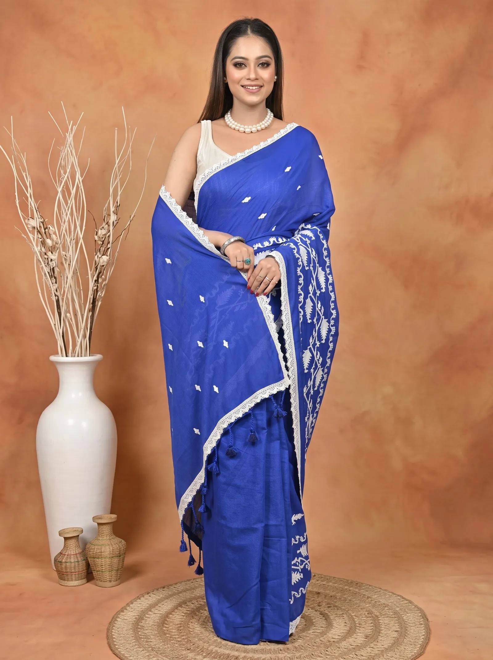 DipDiya Cotton  Traditional Bengali Naby Blue Artisan Crafted Parepu Handloom Saree